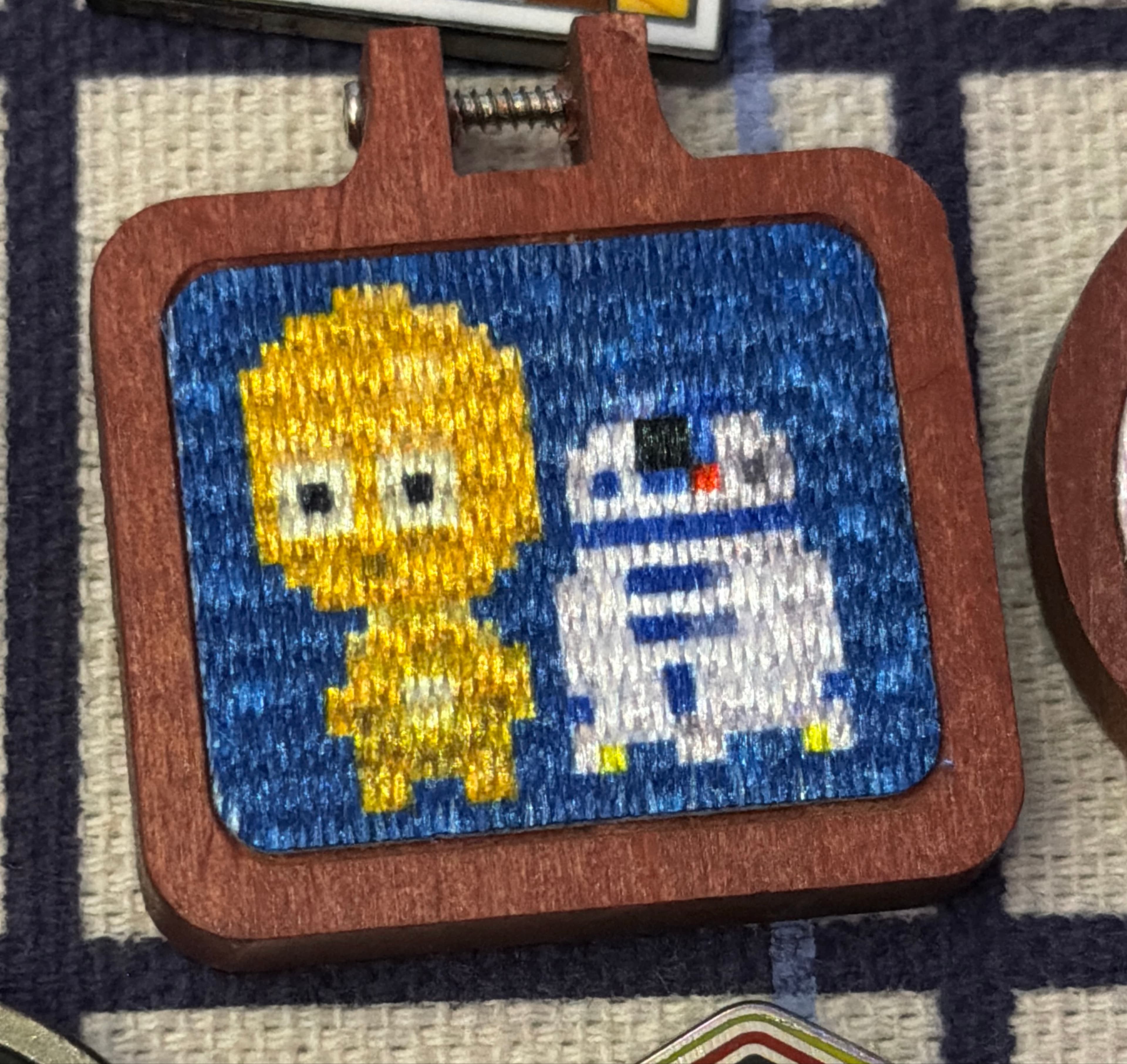 C-3PO and R2-D2 - Star Wars Pixel Art - Disney Pin front