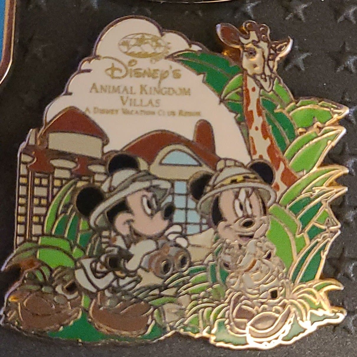 Disney's Animal Kingdom Lodge Villas - Mickey and Minnie with Giraffe front