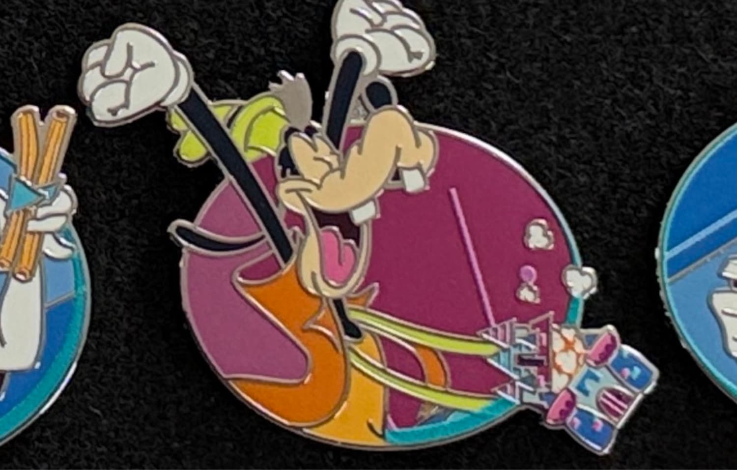 Goofy with Popcorn Bucket front