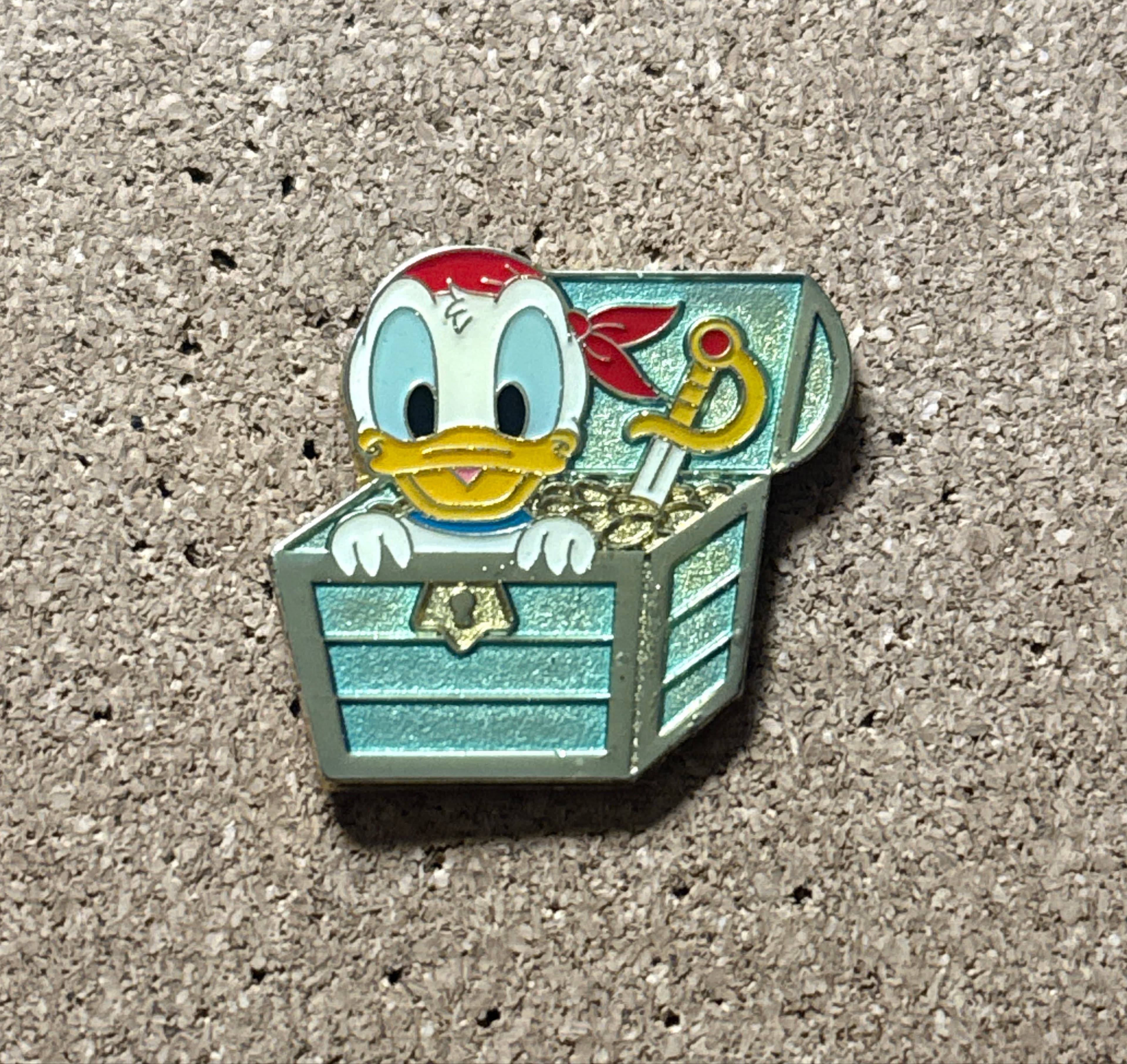 Donald Duck - Pirate Chest - Tokyo DisneySea Game Prize front