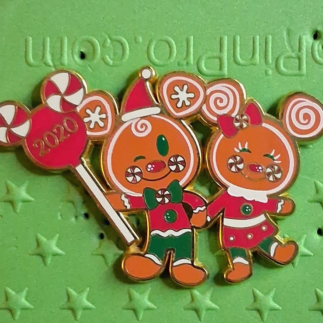 Disney Mickey and Minnie Mouse Gingerbread Holiday 2020 Pin front