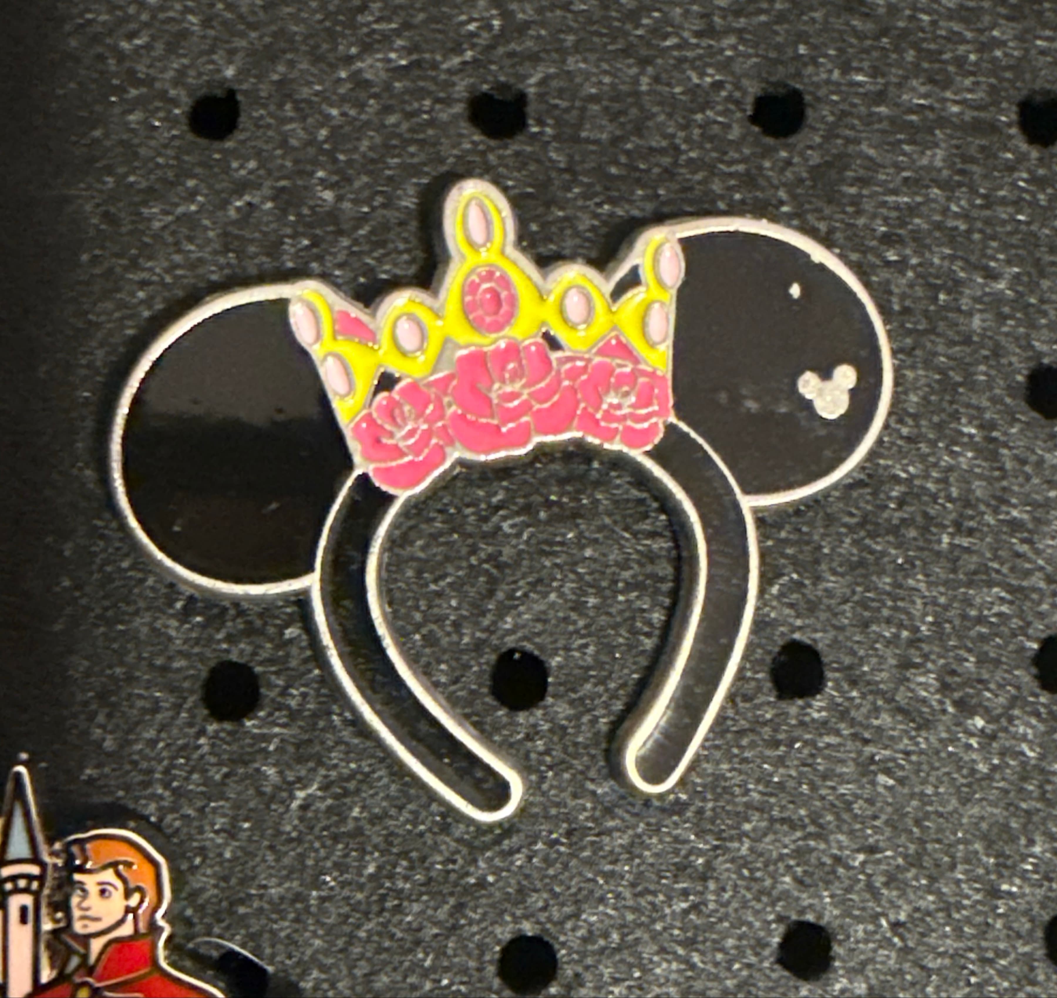 Minnie Mouse Princess Crown Ears Pin front