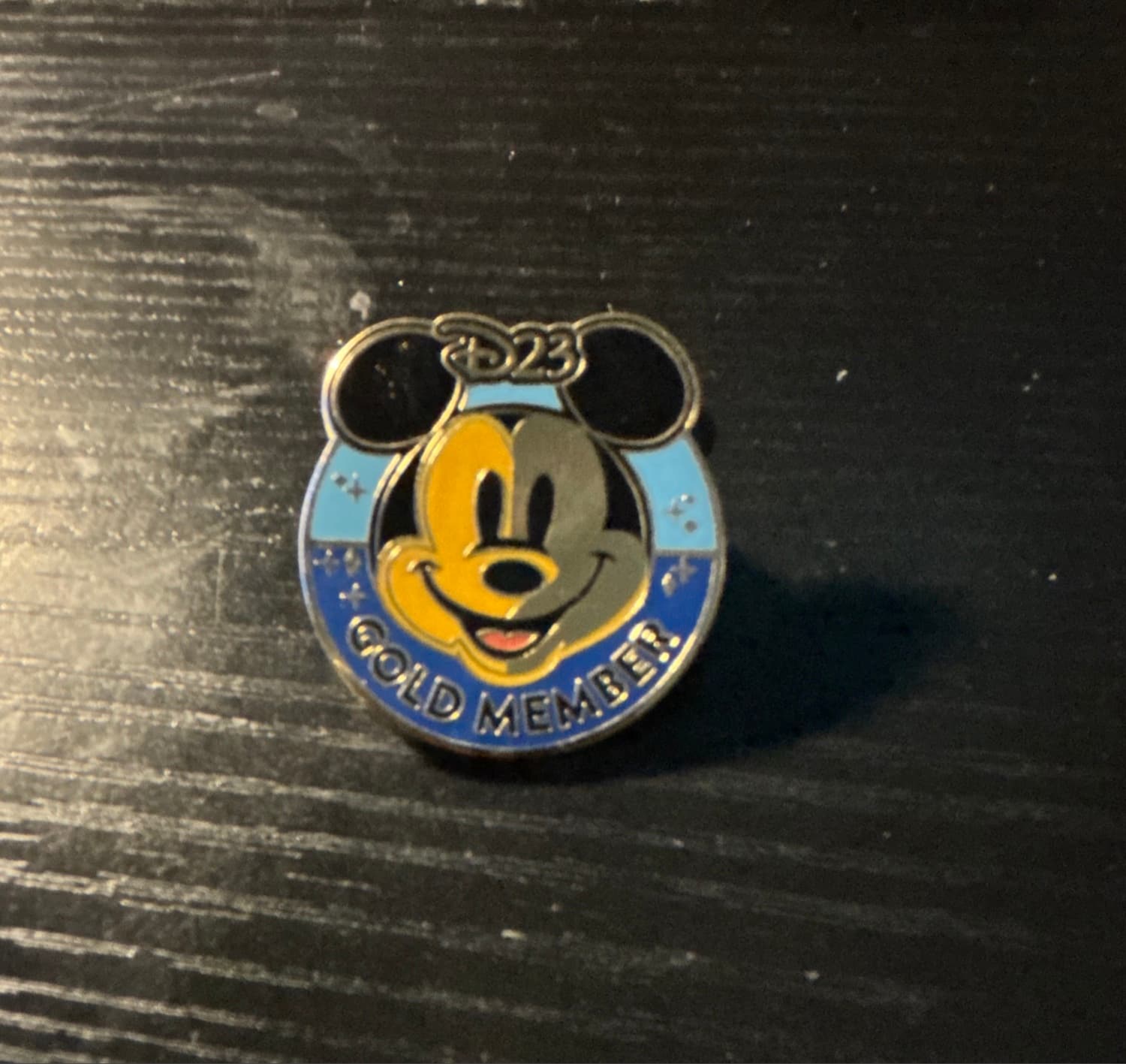 D23-Exclusive Mickey Mouse Gold Member Limited Release Pin 2021 front
