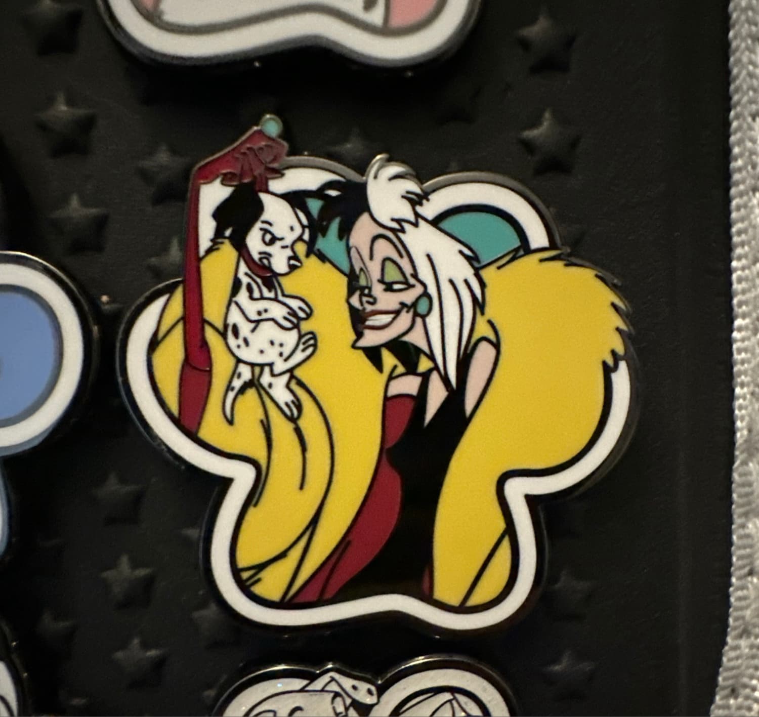 101 Dalmatians FigPin Cruella De Vil Super Rare front