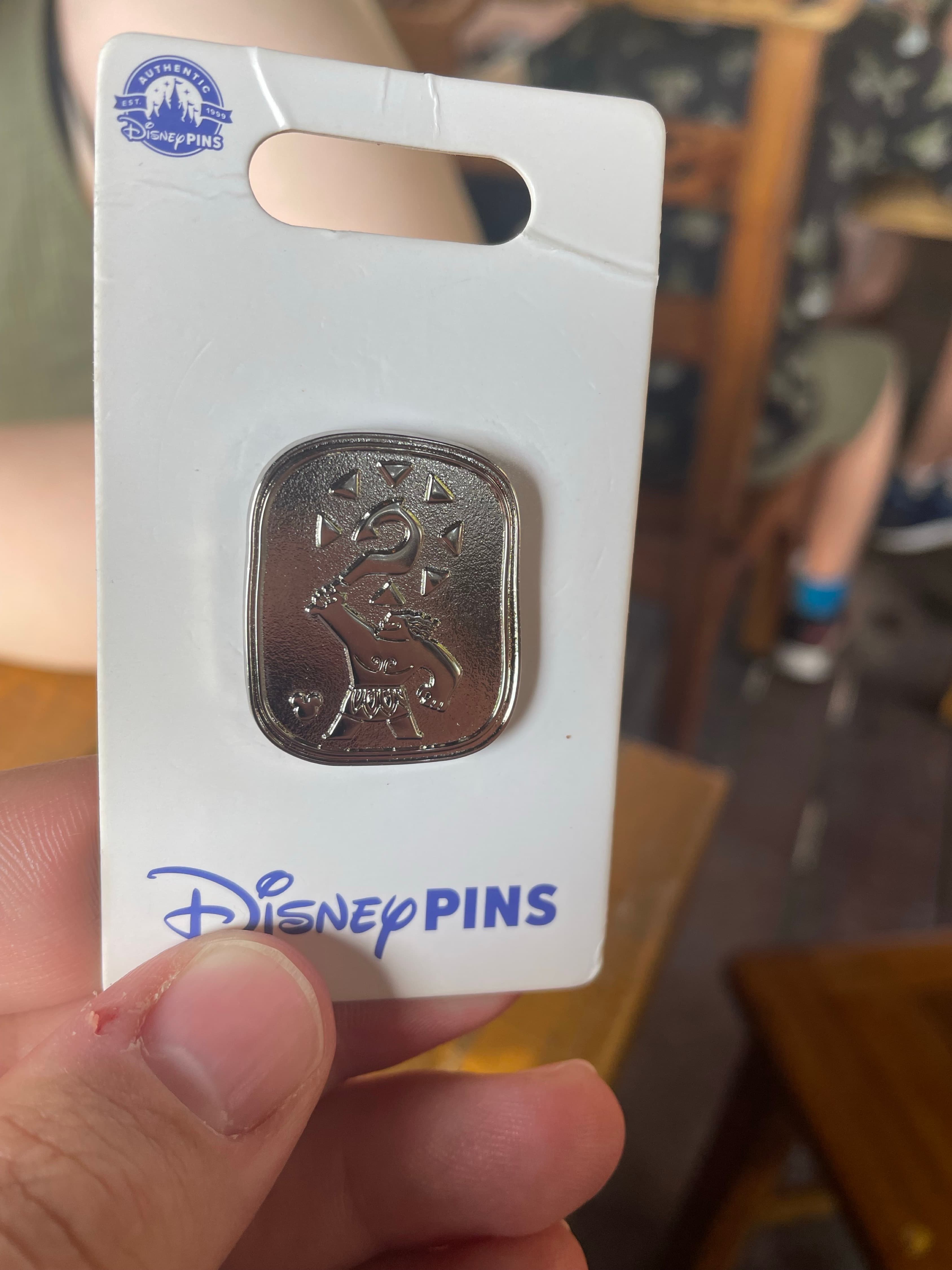 Maui Holding Magical Hook - Moana - Hidden Mickey 2018 Chaser Pin front