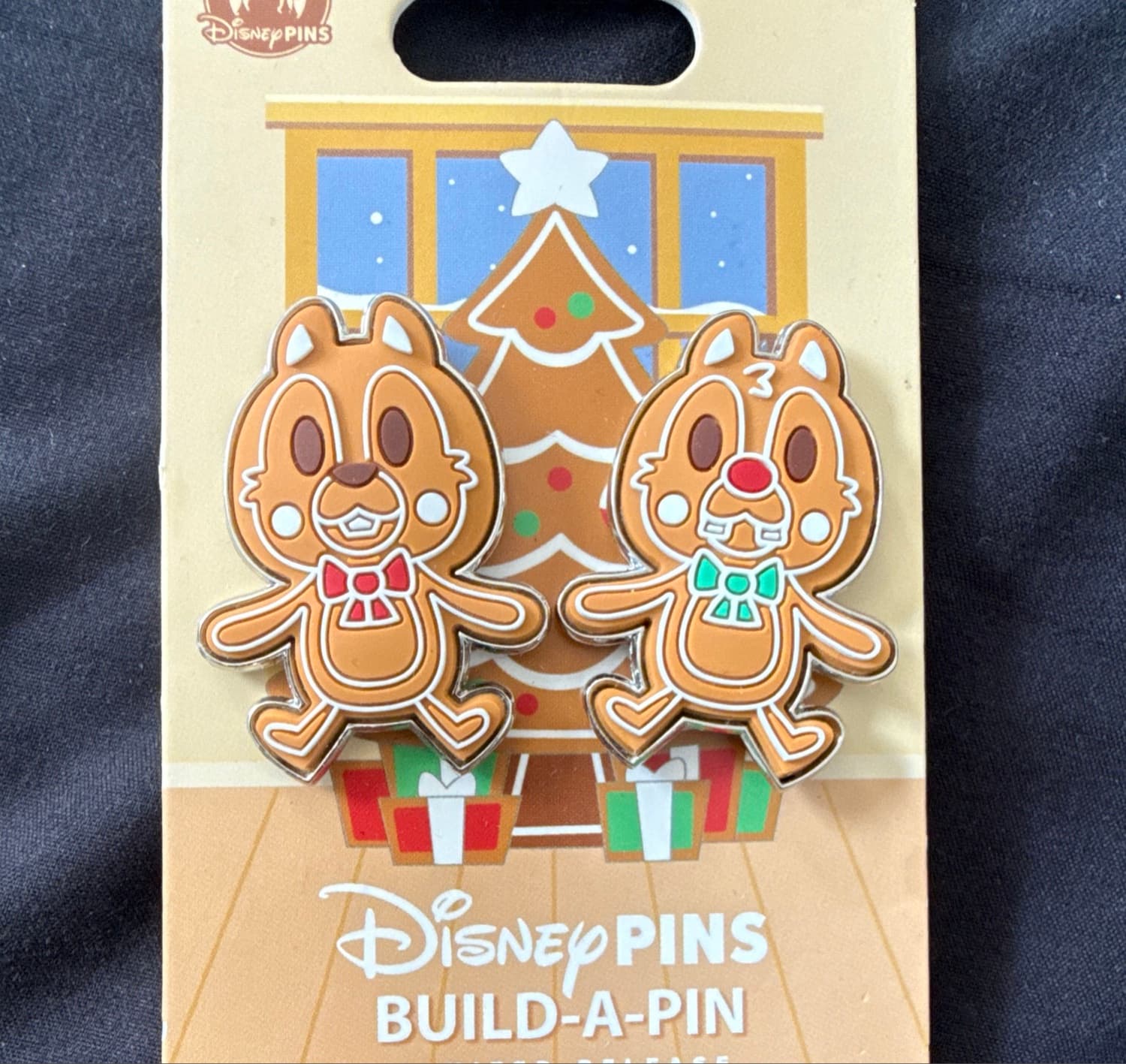 Chip 'n Dale Gingerbread Build-A-Pin Set front
