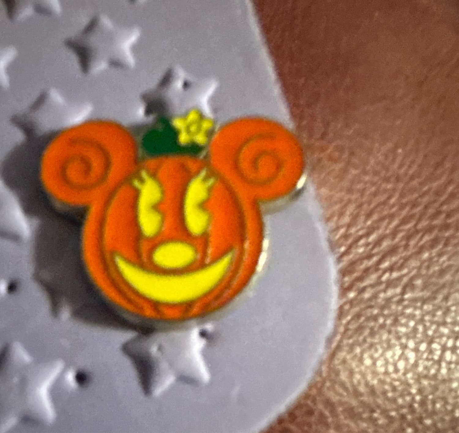 Minnie Mouse Pumpkin Jack-O-Lantern Pin front