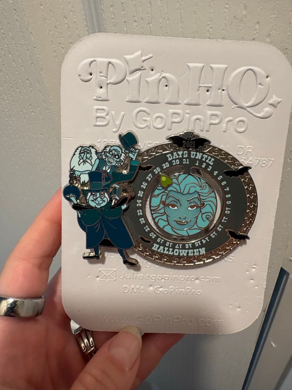 Disney Haunted Mansion Halloween Countdown Spinner Jumbo Pin with Easel front