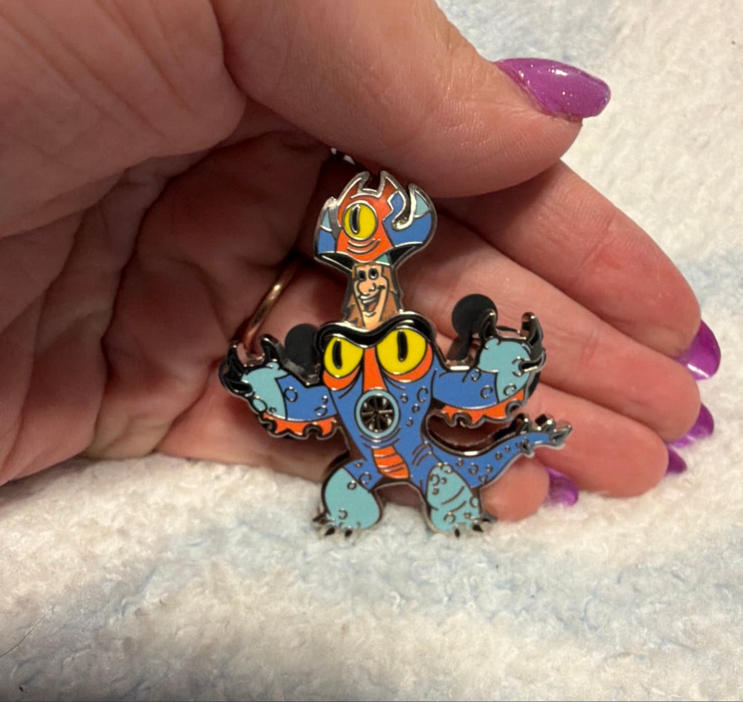 Big Hero 6 Fred Movable Mask Pin Slider front