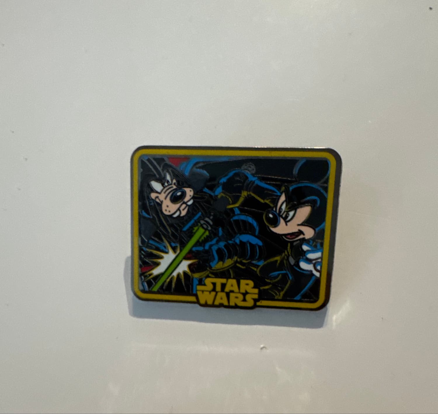 Mickey as Luke Skywalker & Goofy as Darth Vader - Jedi Training Academy Pin front