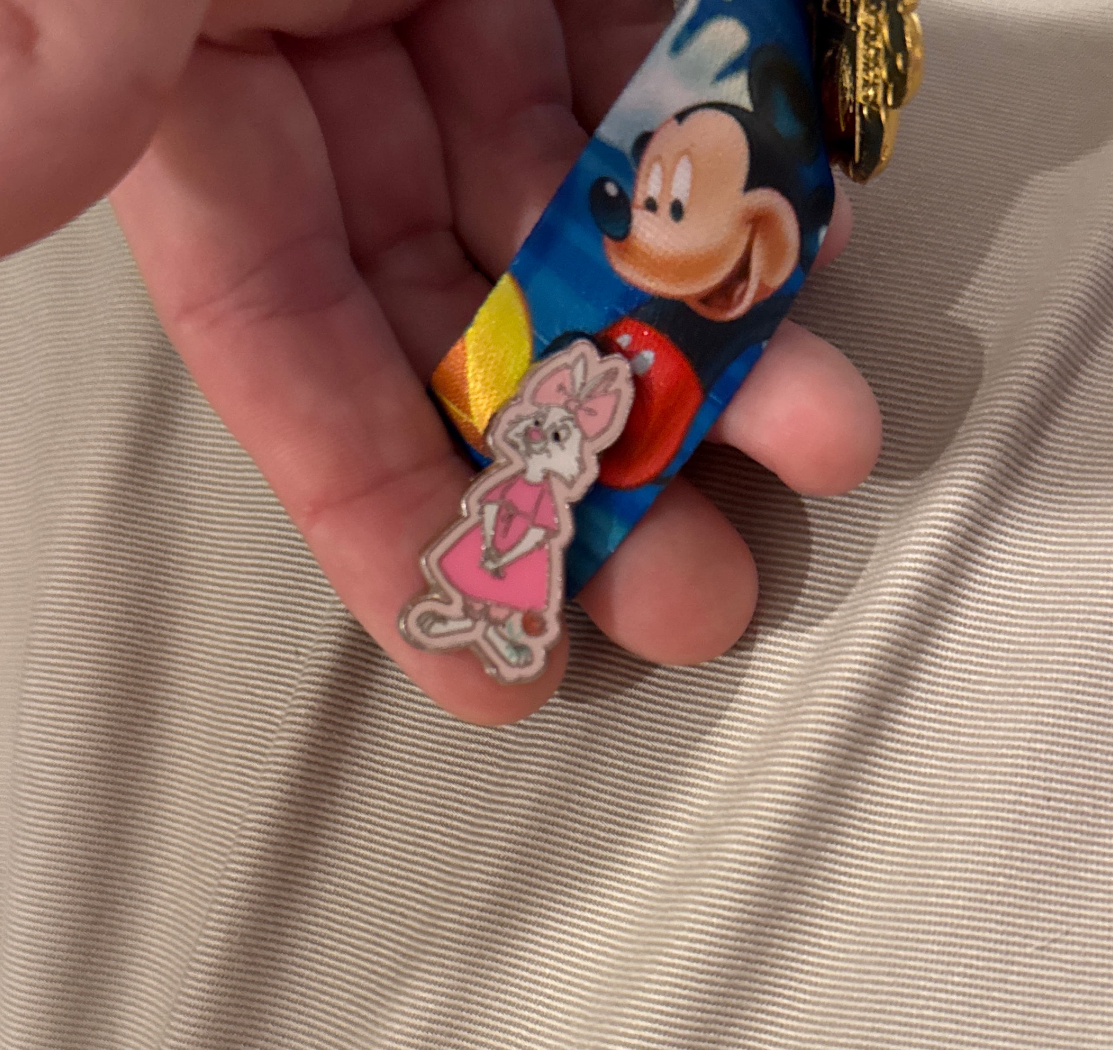 Bianca - The Rescuers - Pin Trading Time - Disneyland Paris front
