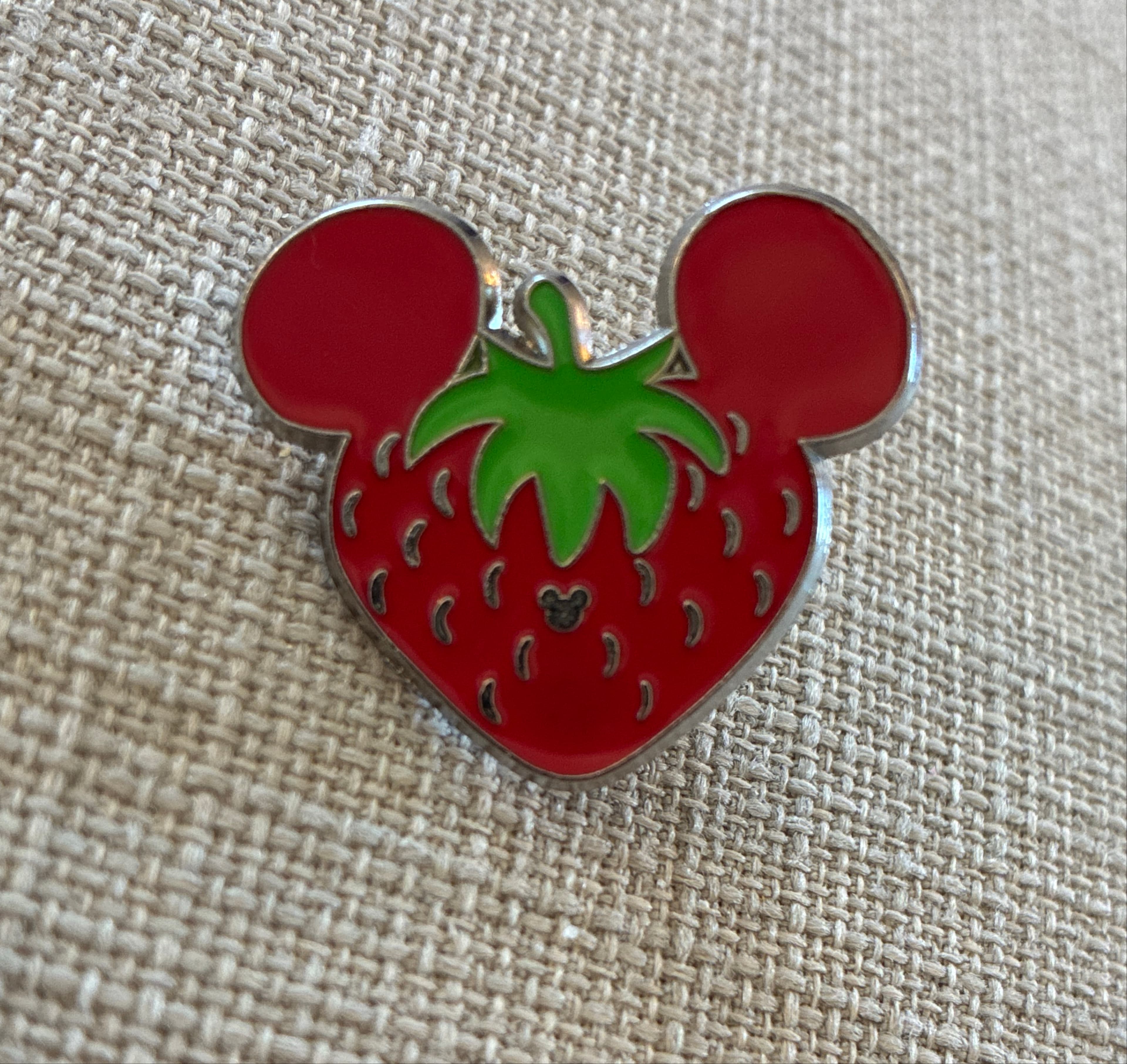 Strawberry (COMPLETER) - WDW Hidden Mickey Series 2008: Fruit Mickey Icons front