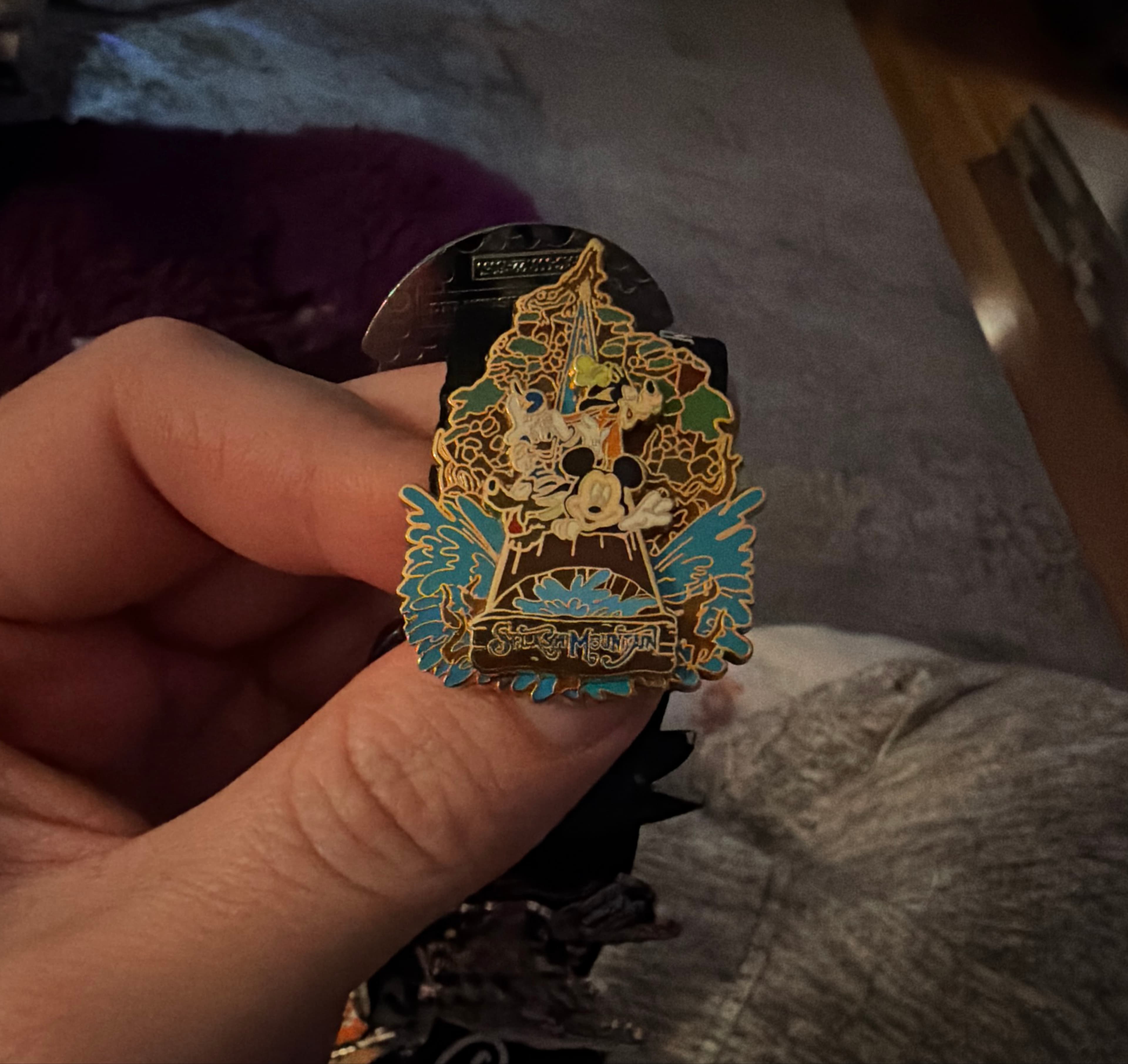 Mickey, Minnie, Goofy, and Pluto Splash Mountain Log Flume Pin front