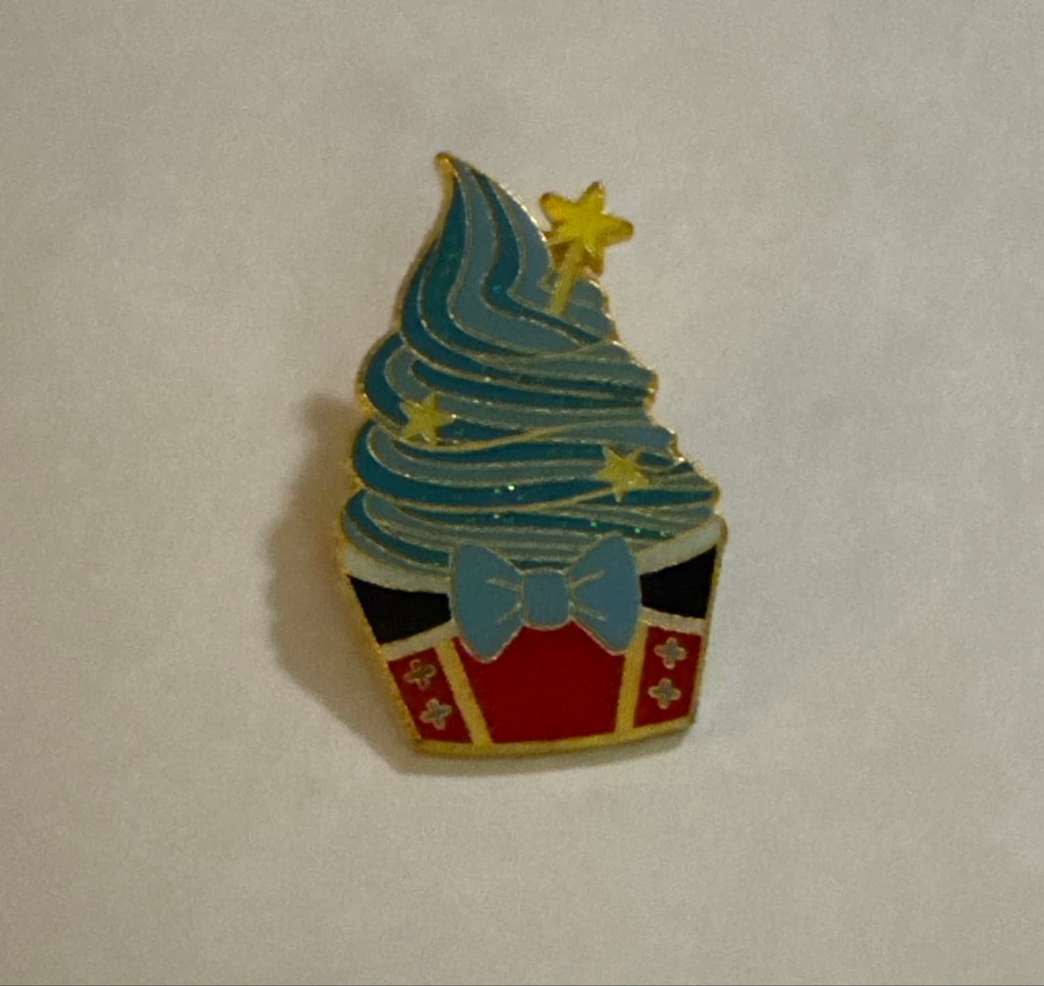 Magic Cupcake with Star Wand Pin front