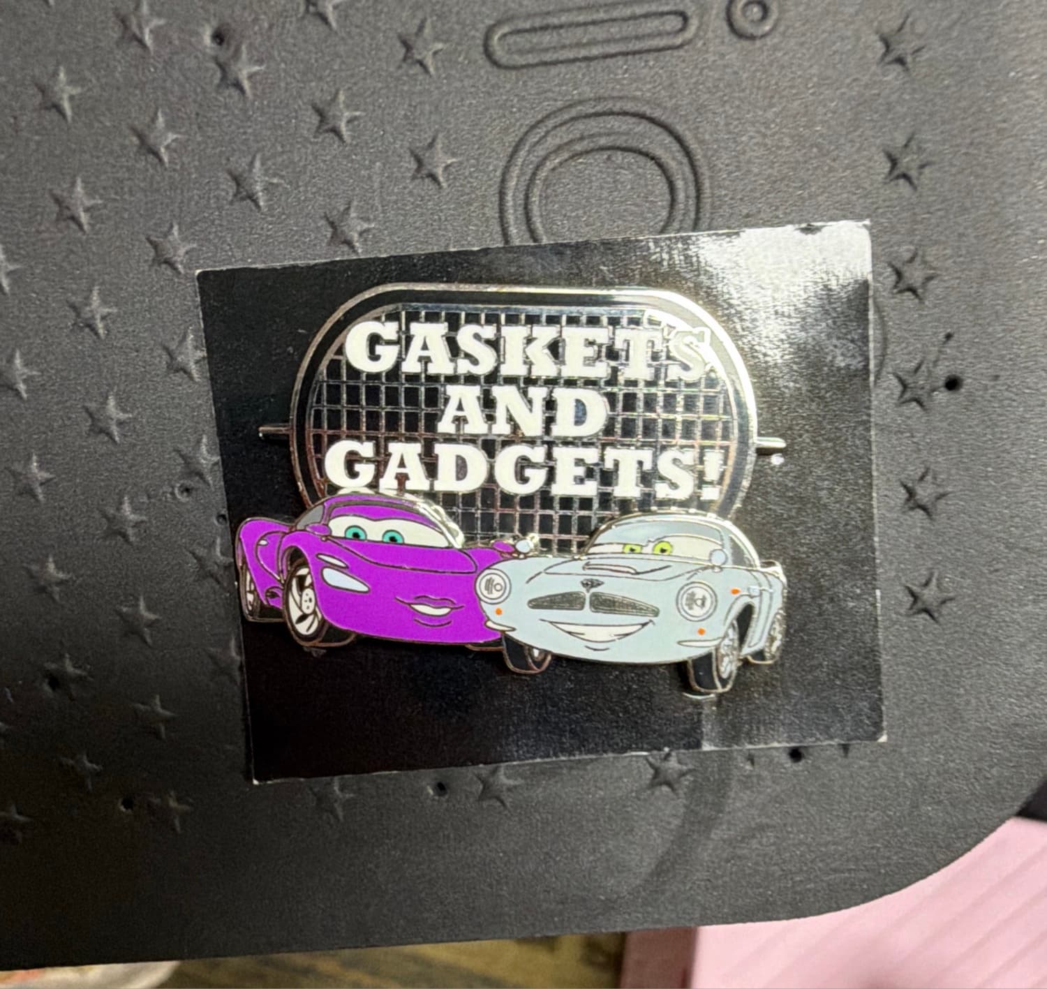 Disney Pixar Holley Shiftwell Finn McMissile Gaskets and Gadgets Cars 2 LE2000 Mystery Pin front