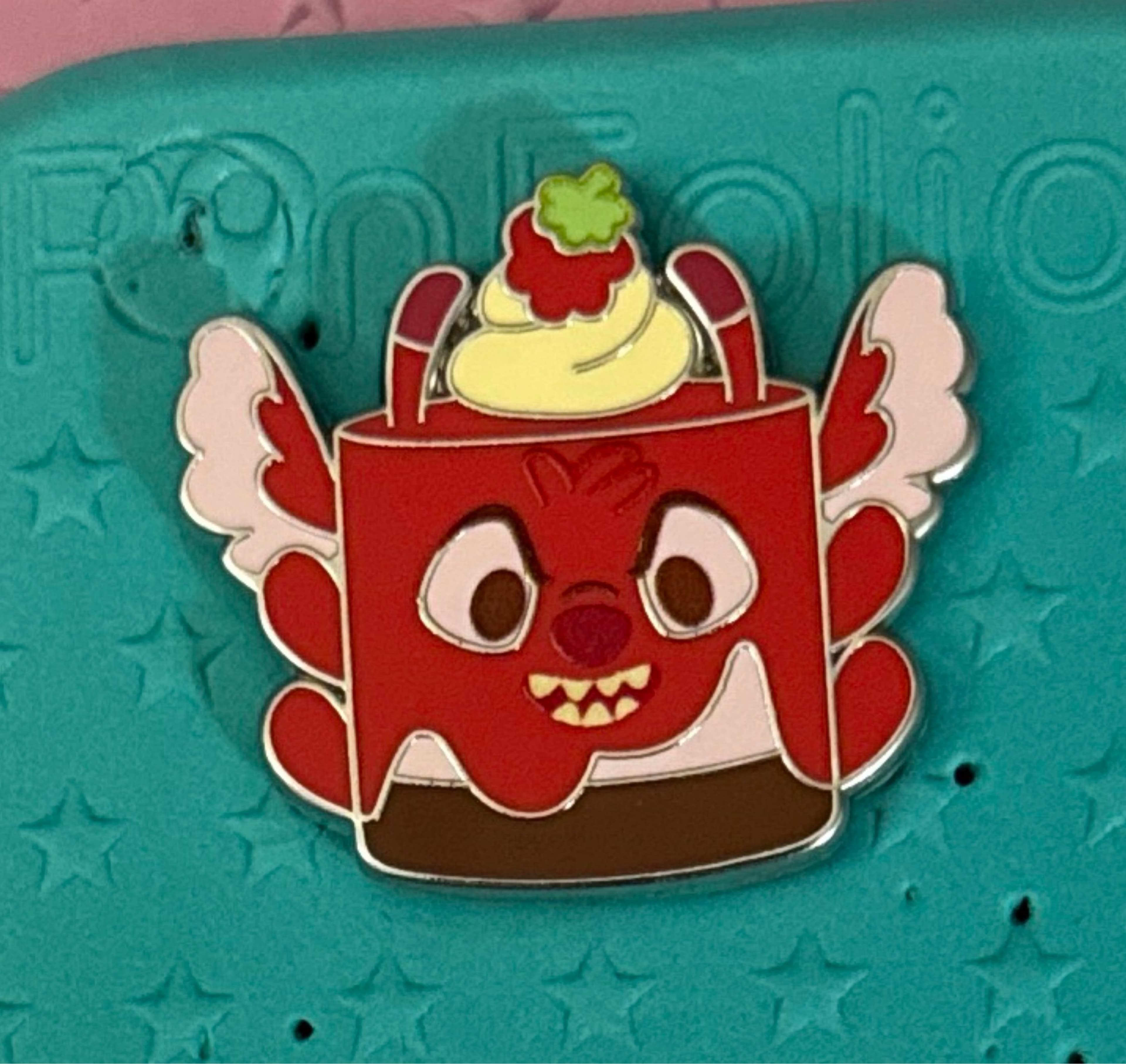 Leroy Chocolate Raspberry Mousse Cake - Disney Munchlings Mystery Collection (Series 3) front