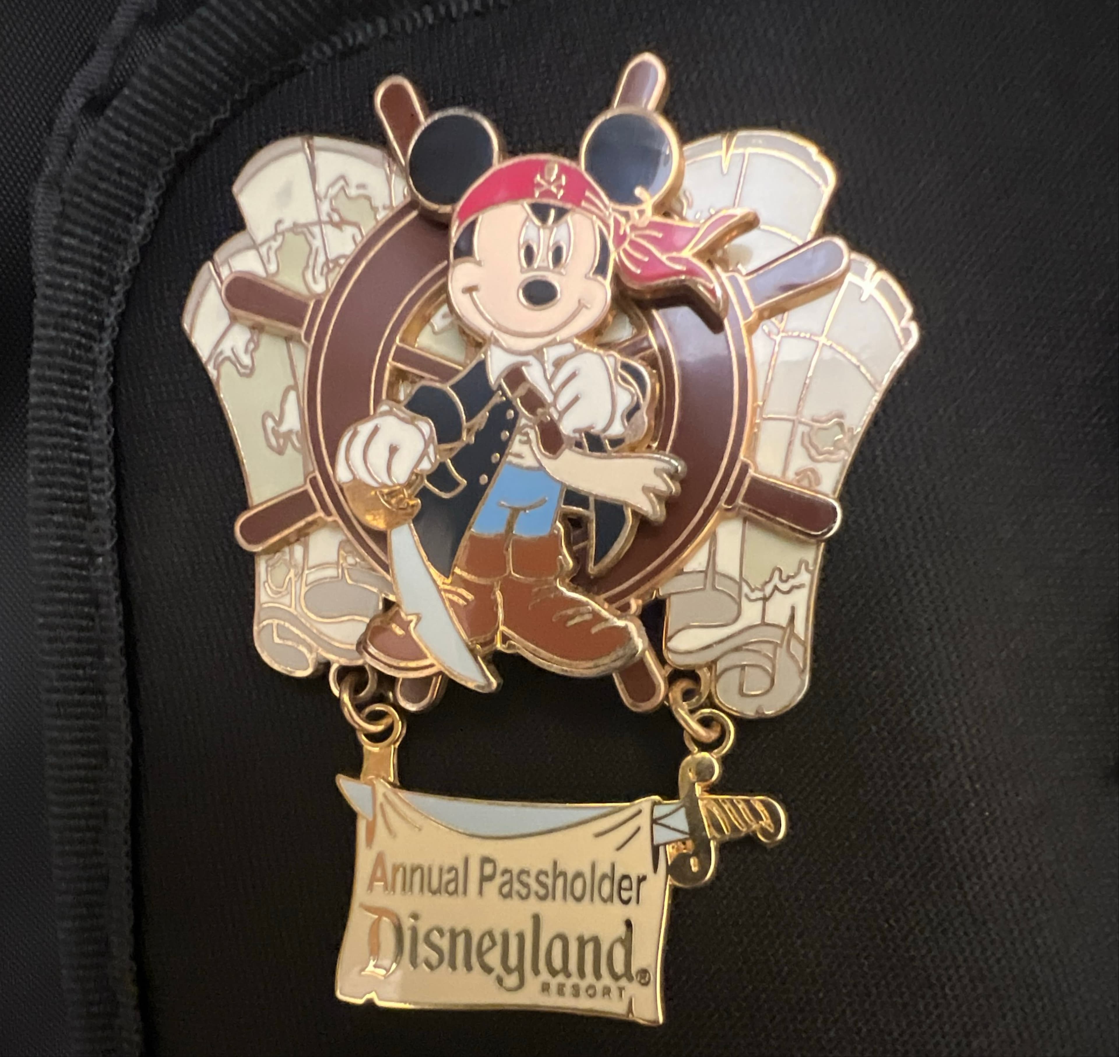 Pirate Mickey Mouse Annual Passholder Dangle Pin front
