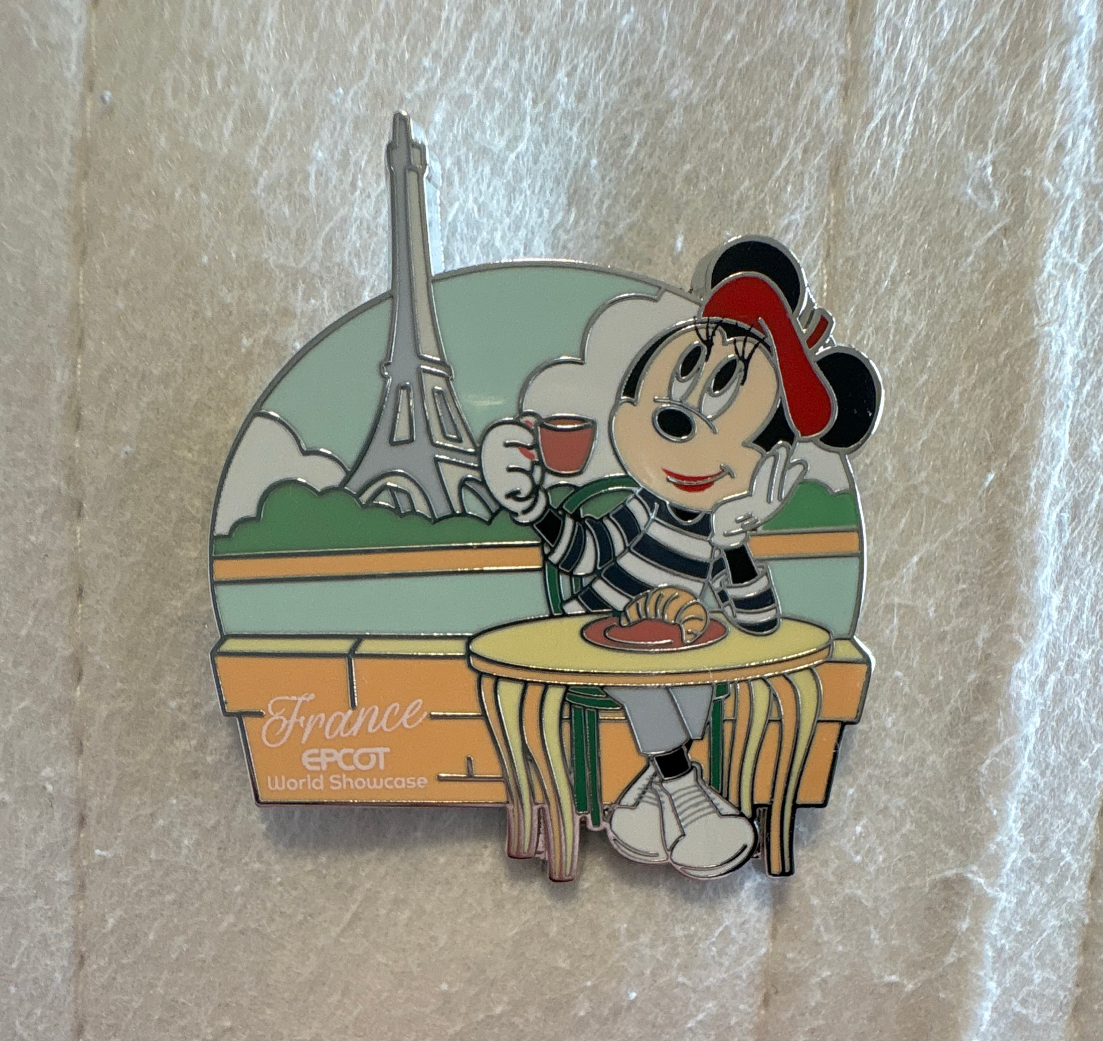 France Minnie in Paris Pin front