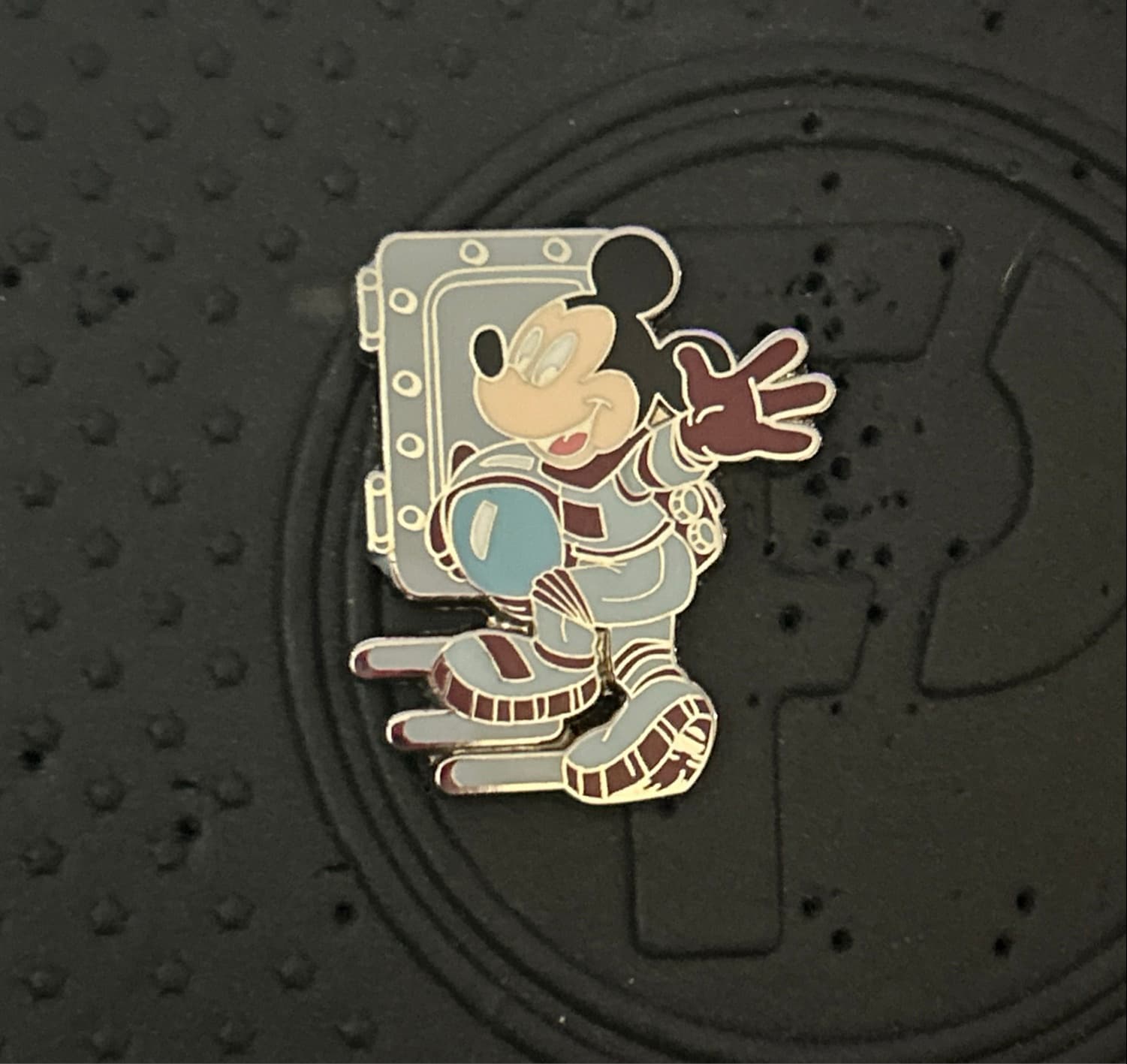 Disney 2005 Pin 35905 WDW Cast Lanyard Series 3 Mickey Mouse at Epcot Astronaut front
