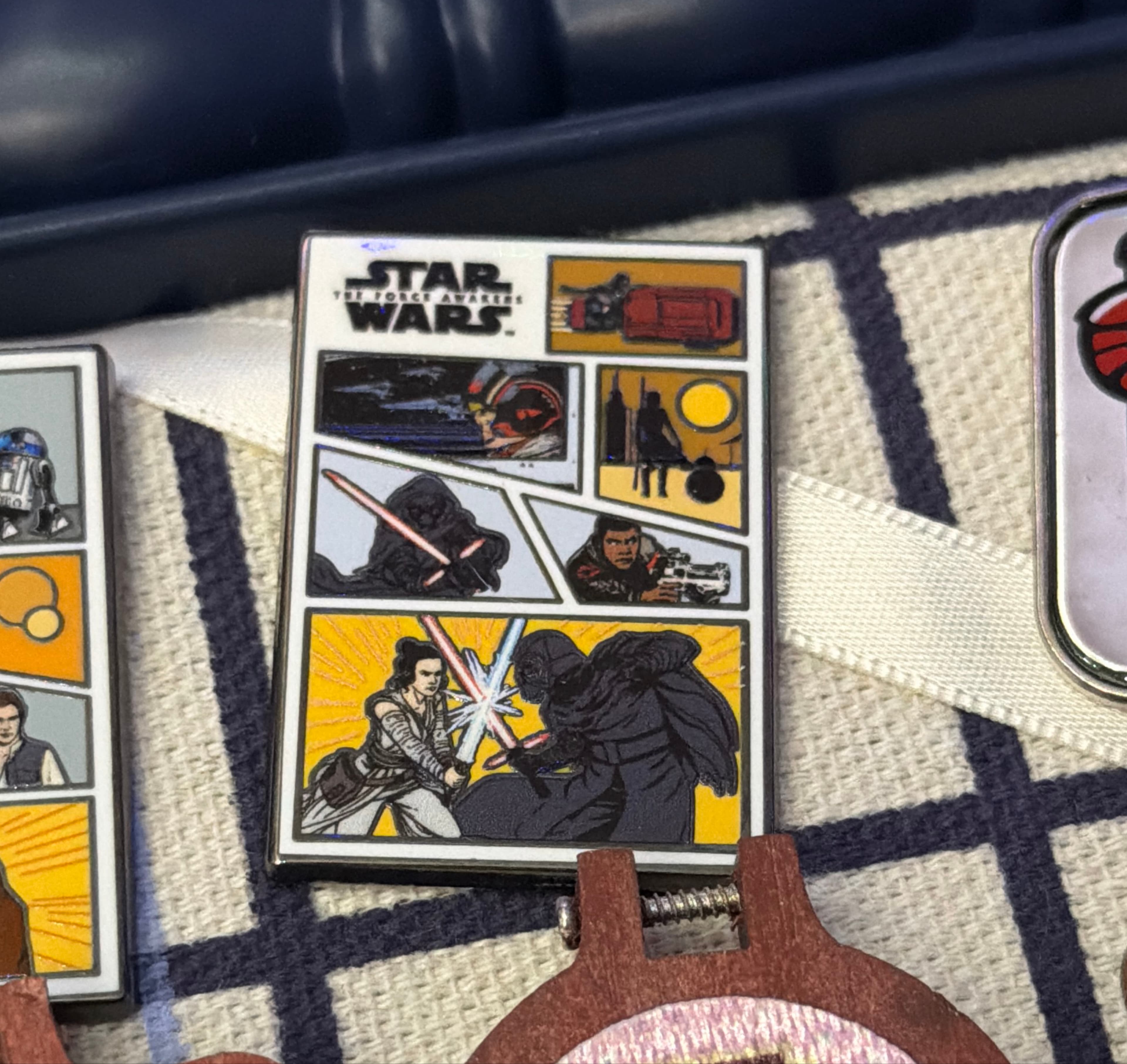 The Force Awakens - Star Wars Comic Pin Set front