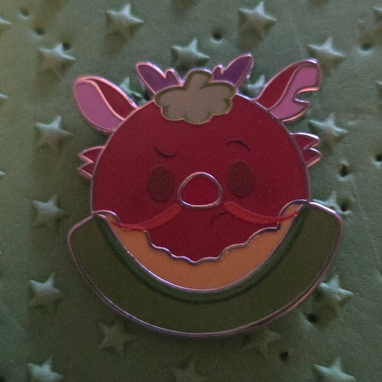Mushu Tsum Tsum with Green and Yellow Base Pin front