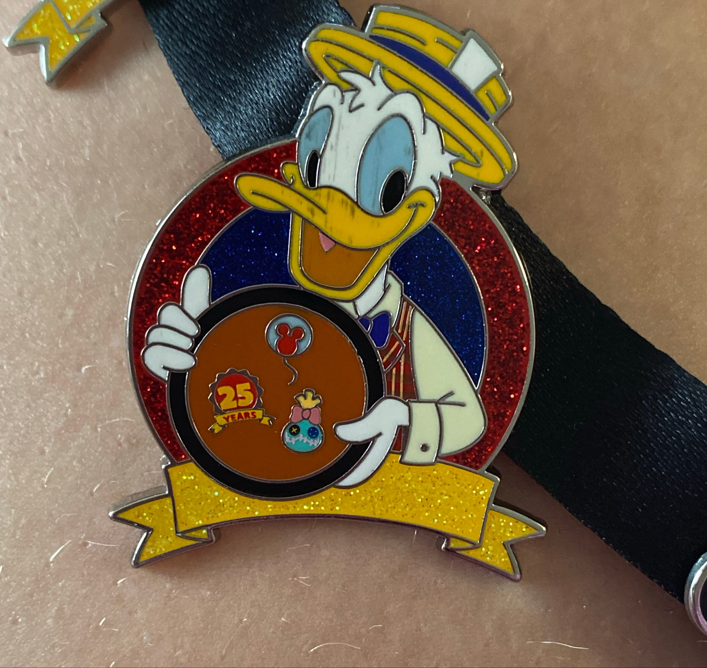Donald Duck Scoop Sanderson - Celebrating 25 Years of Disney Pins front