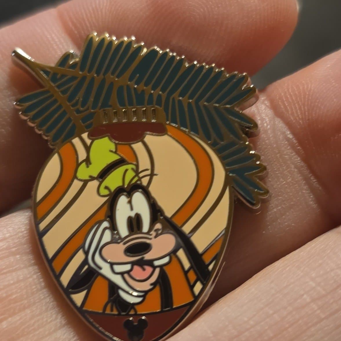 Goofy Christmas Ornament Hidden Mickey 2010 Completer Pin front