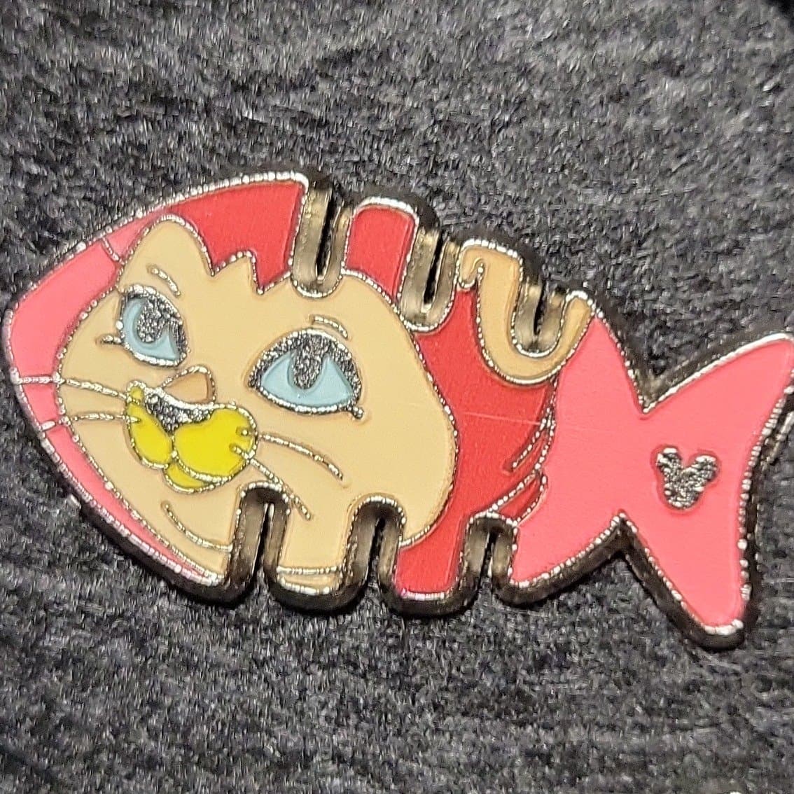 Dinah - Hidden Mickey Fishbone Cats front