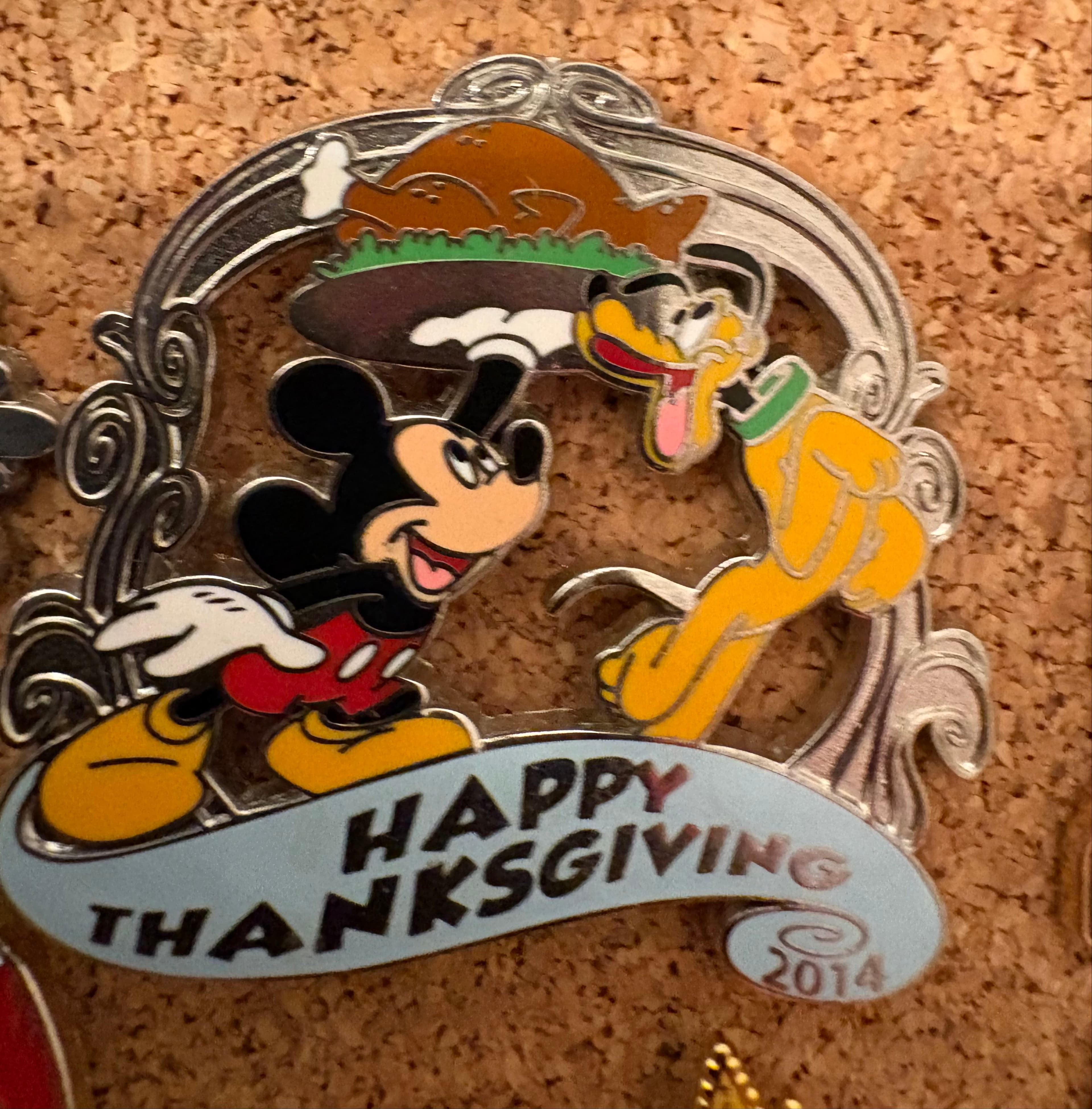 Disney Cast Exclusive Happy Thanksgiving 2014 Mickey Mouse & Pluto Pin front