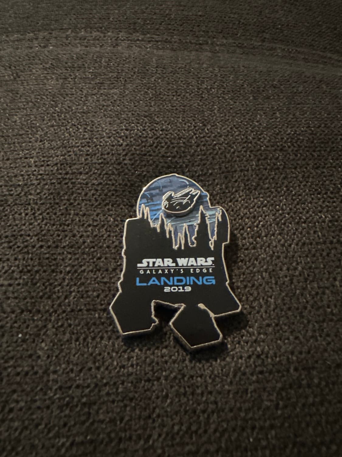 R2-D2 Star Wars Galaxy’s Edge Landing 2019 front