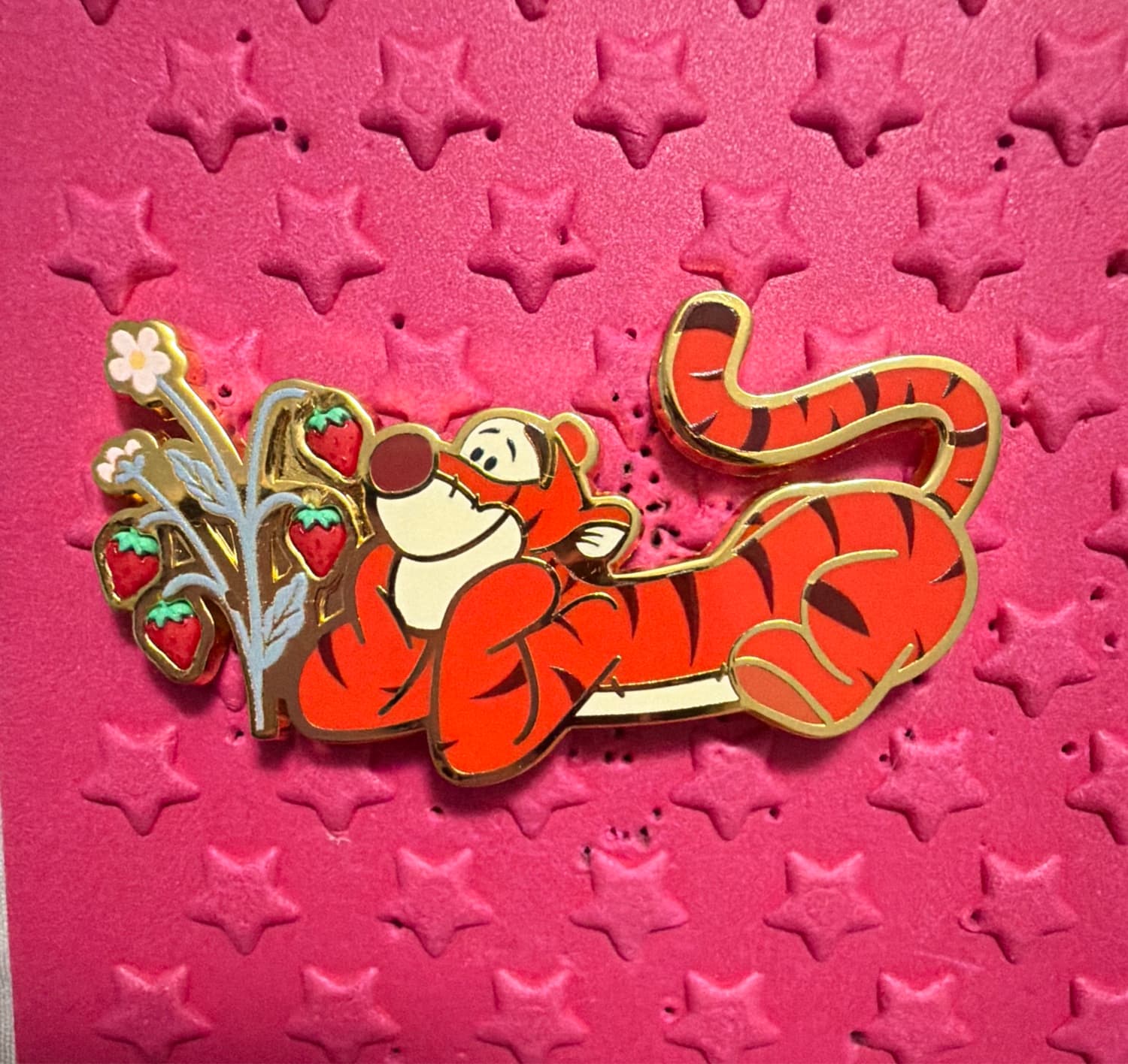 Tigger - Disney Winnie the Pooh Strawberry Blind Box Pin Set front