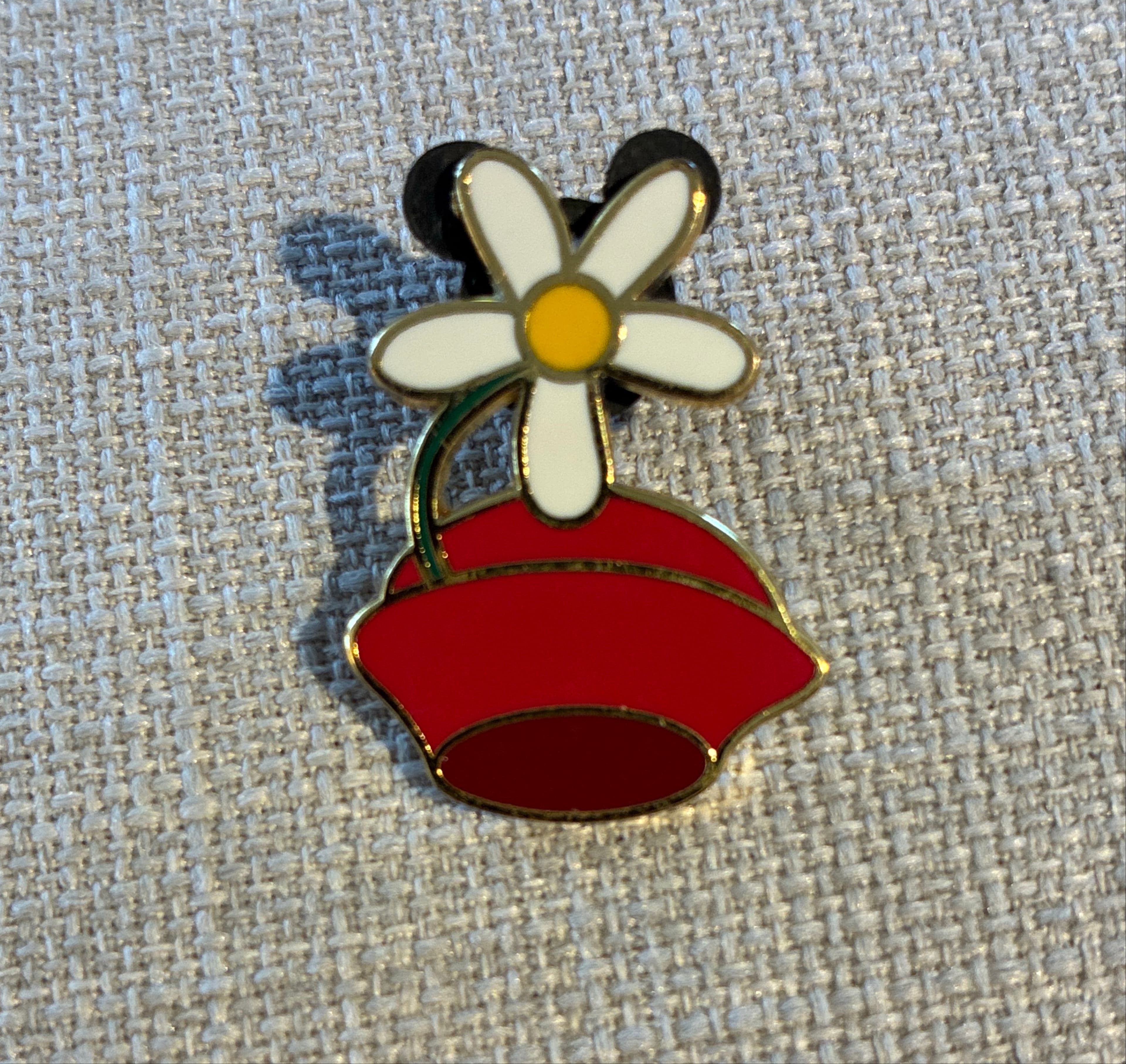 Minnie Mouse's Flower Hat Pin front