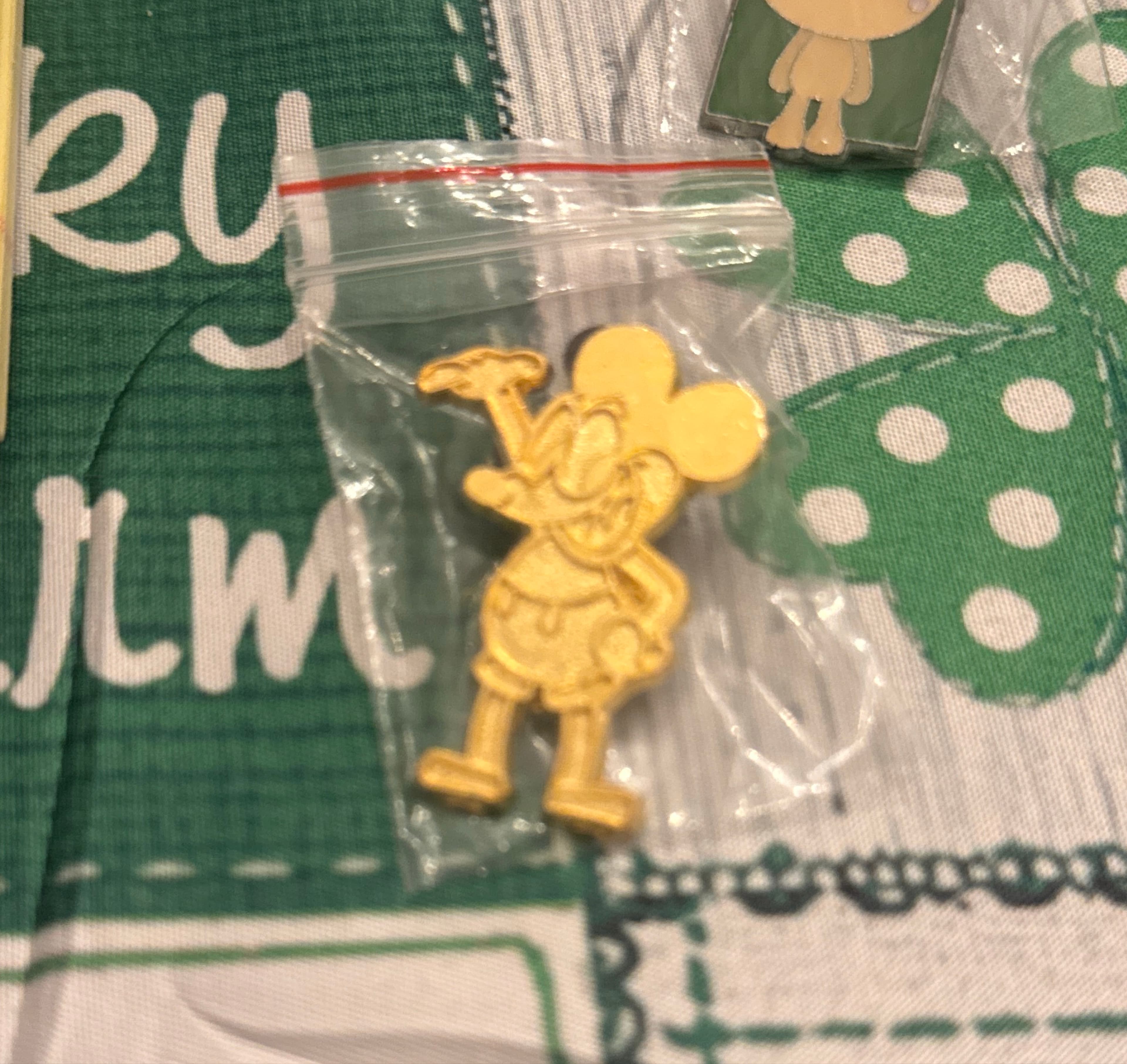 Mickey Mouse Standing, Left Arm Raised, Right Hand on Hip - Gold Chaser front