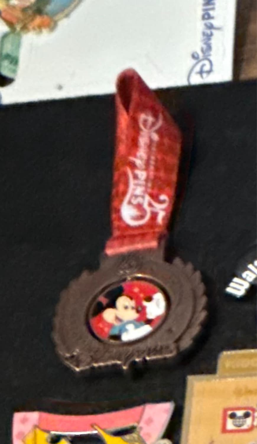 Mickey and Minnie Mouse Pin Trading 25th Anniversary Medal Pin front