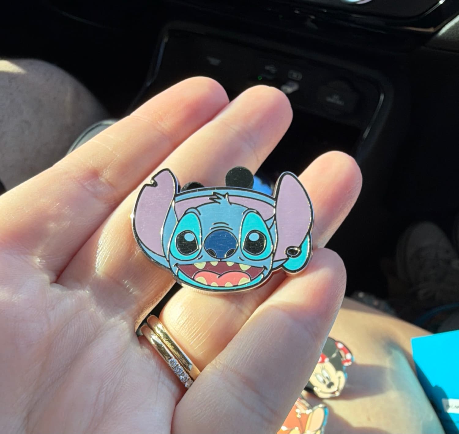 Stitch - Disney Character Mugs Pin front