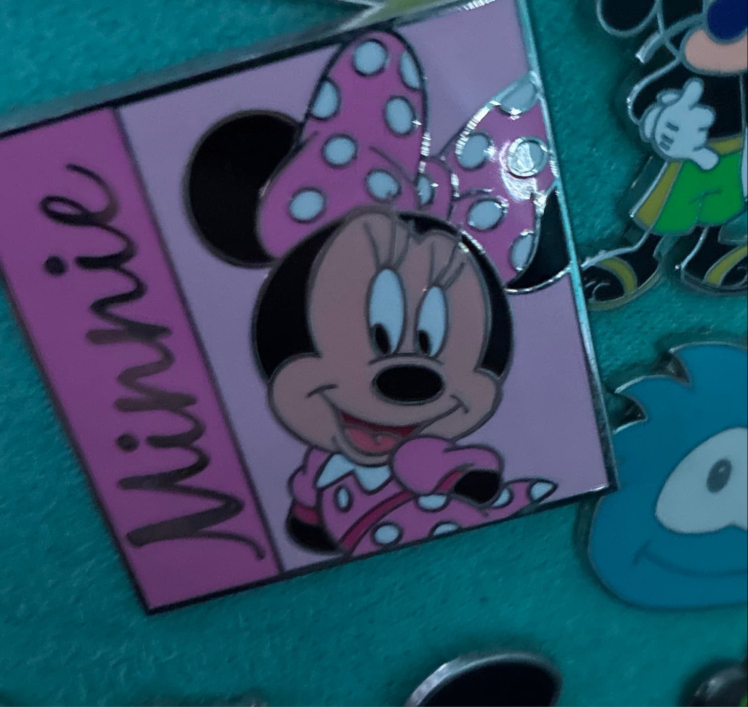 Minnie Mouse reading pink book front