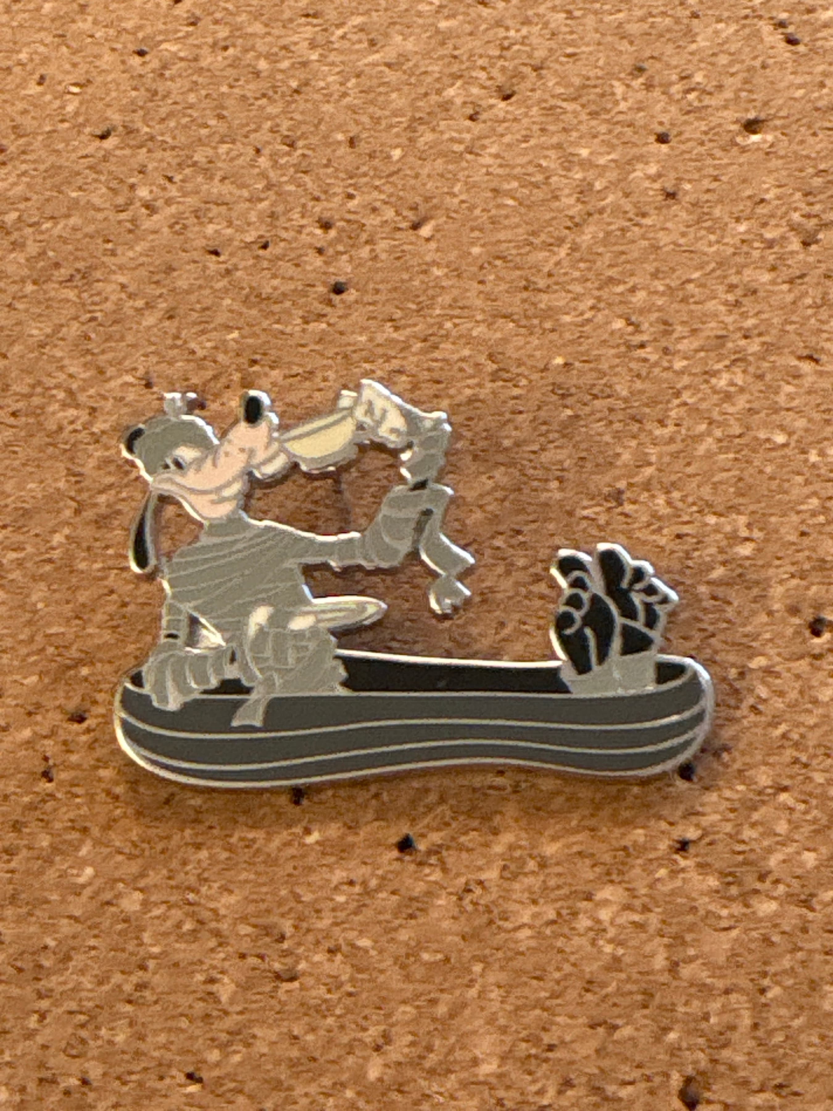 Coffin Characters Mystery Collection - Goofy as the Mummy - The Haunted Mansion front