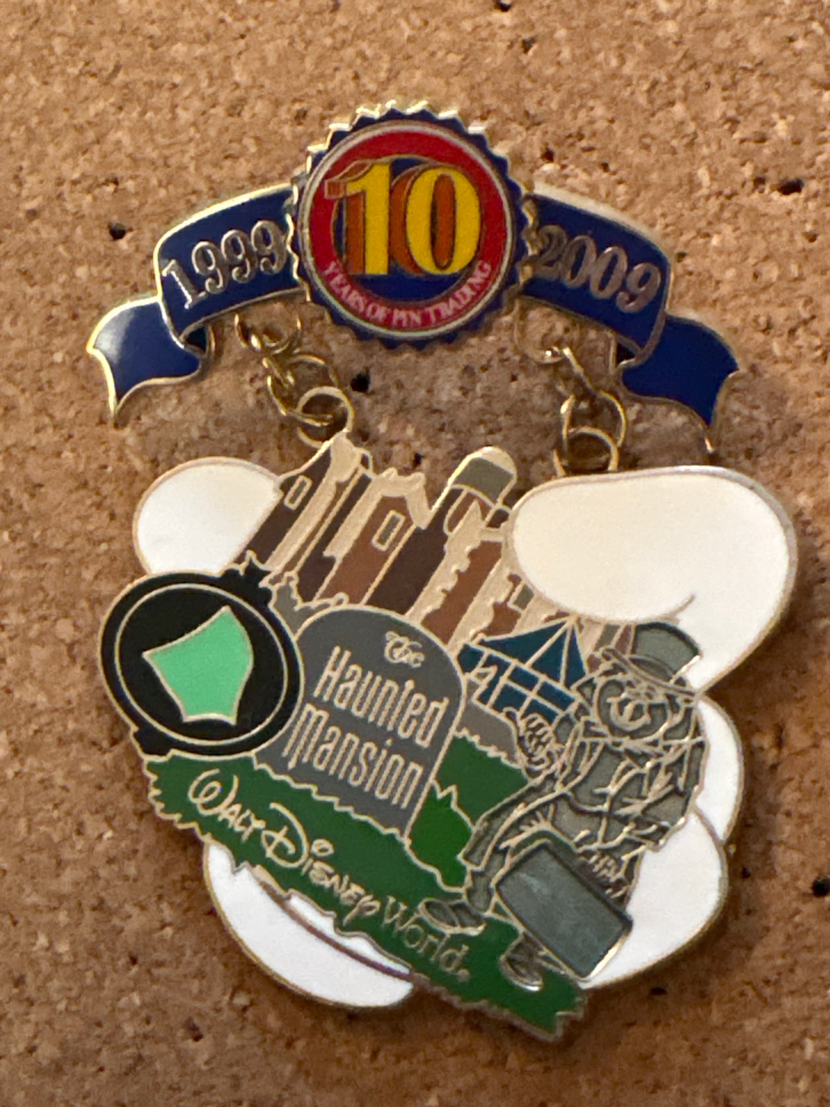 Haunted mansion Tribute collection - Disney Pin Trading 10th Anniversary: Decade of Magical Trades front