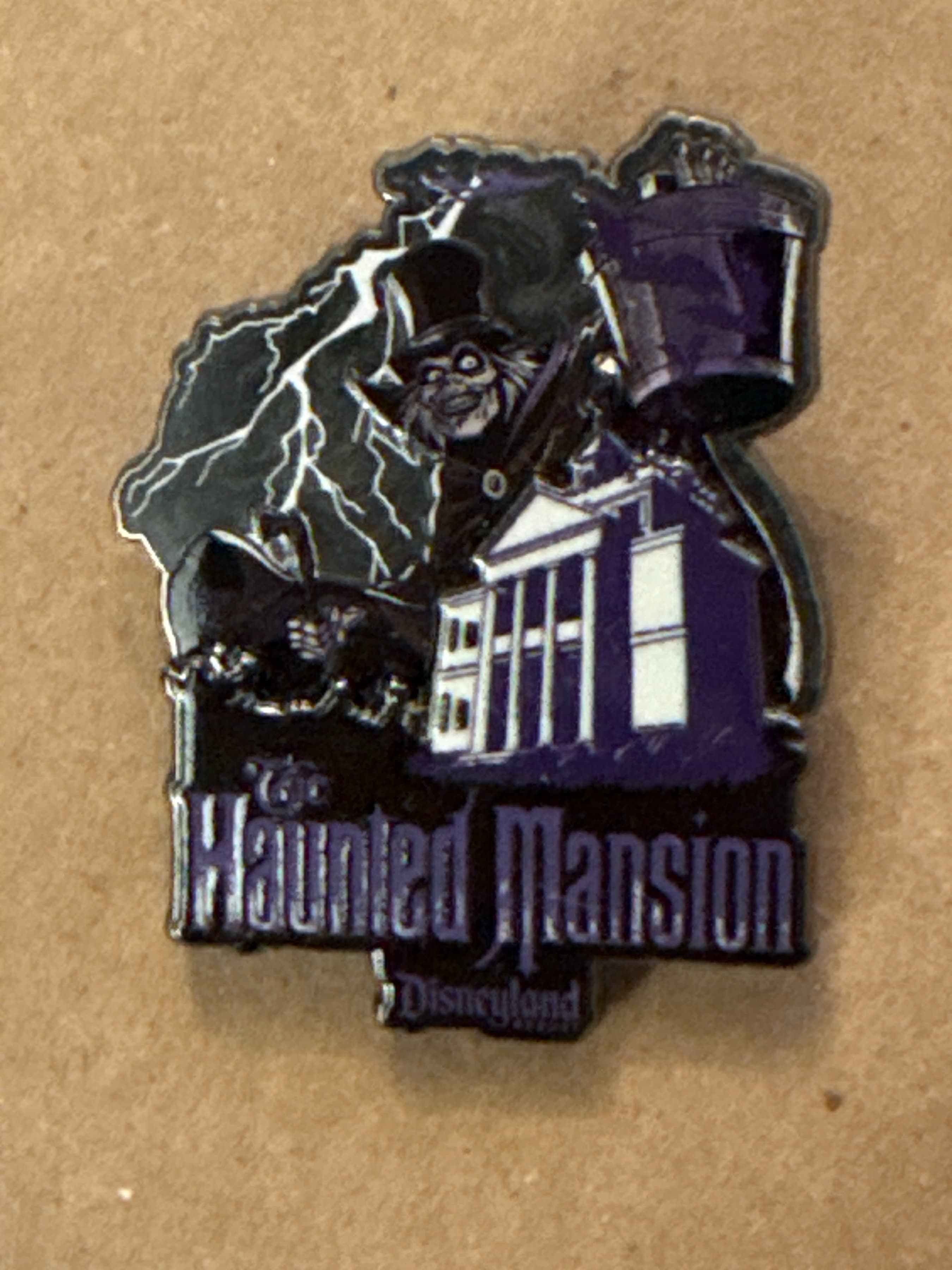 Hatbox Ghost and Haunted Mansion - Magic Key Holder Exclusive front