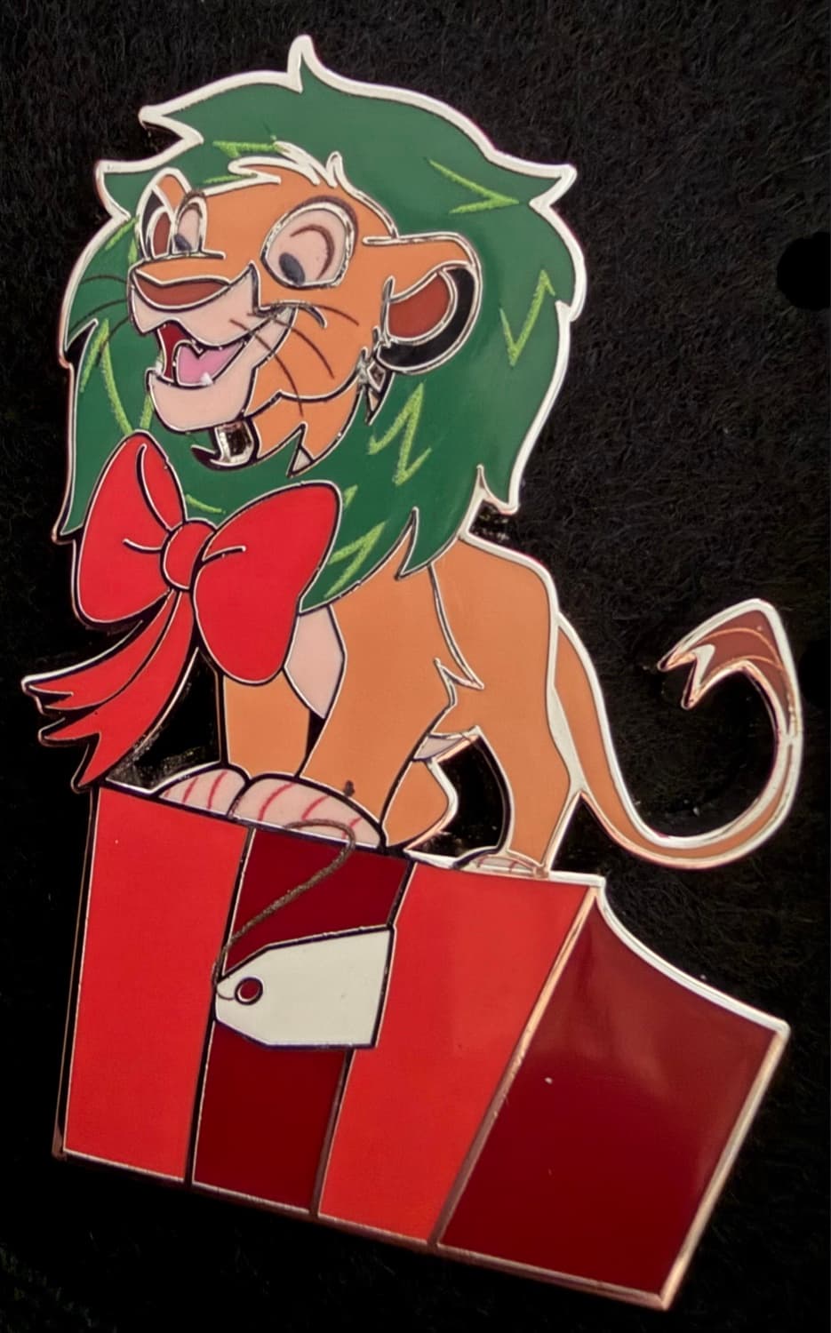 Simba The Lion King Holiday Pin Christmas Wreath Gift Box Present front