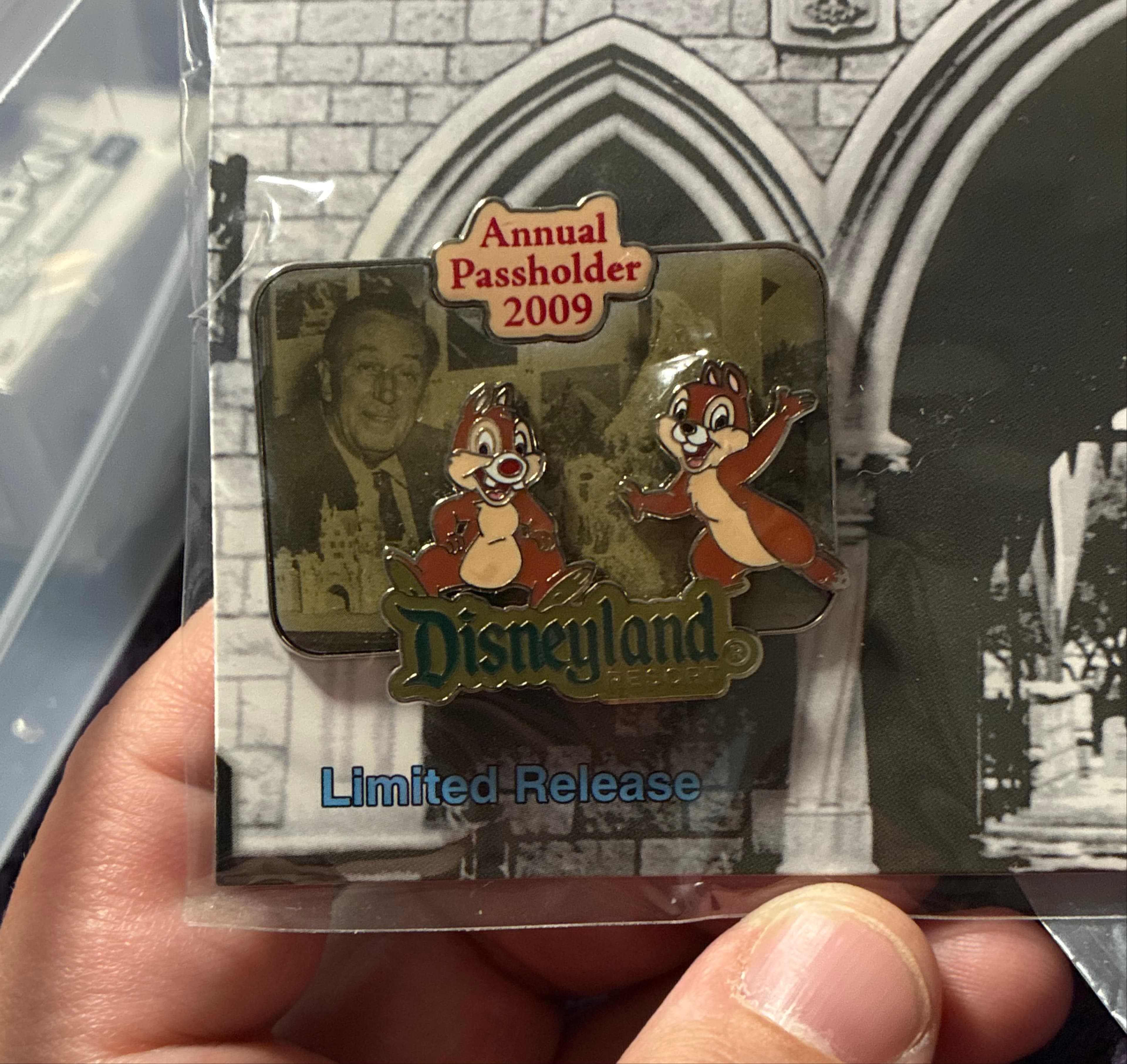 Walt Disney, Chip, Dale - Matterhorn - Annual Passholder 2009 front