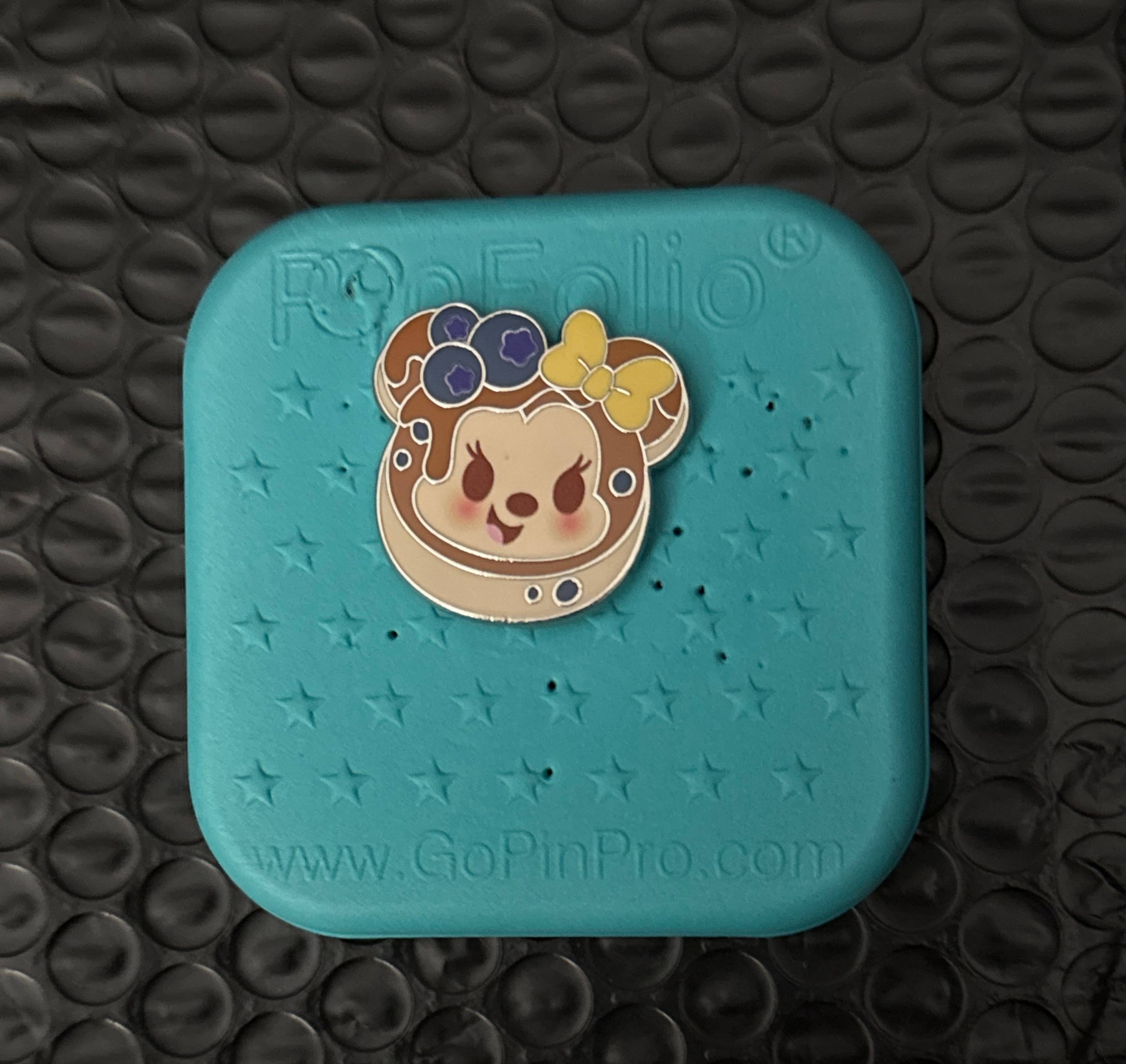 Minnie Mouse Blueberry Pancake - Disney Munchlings Series 2 Mystery Pin Set front