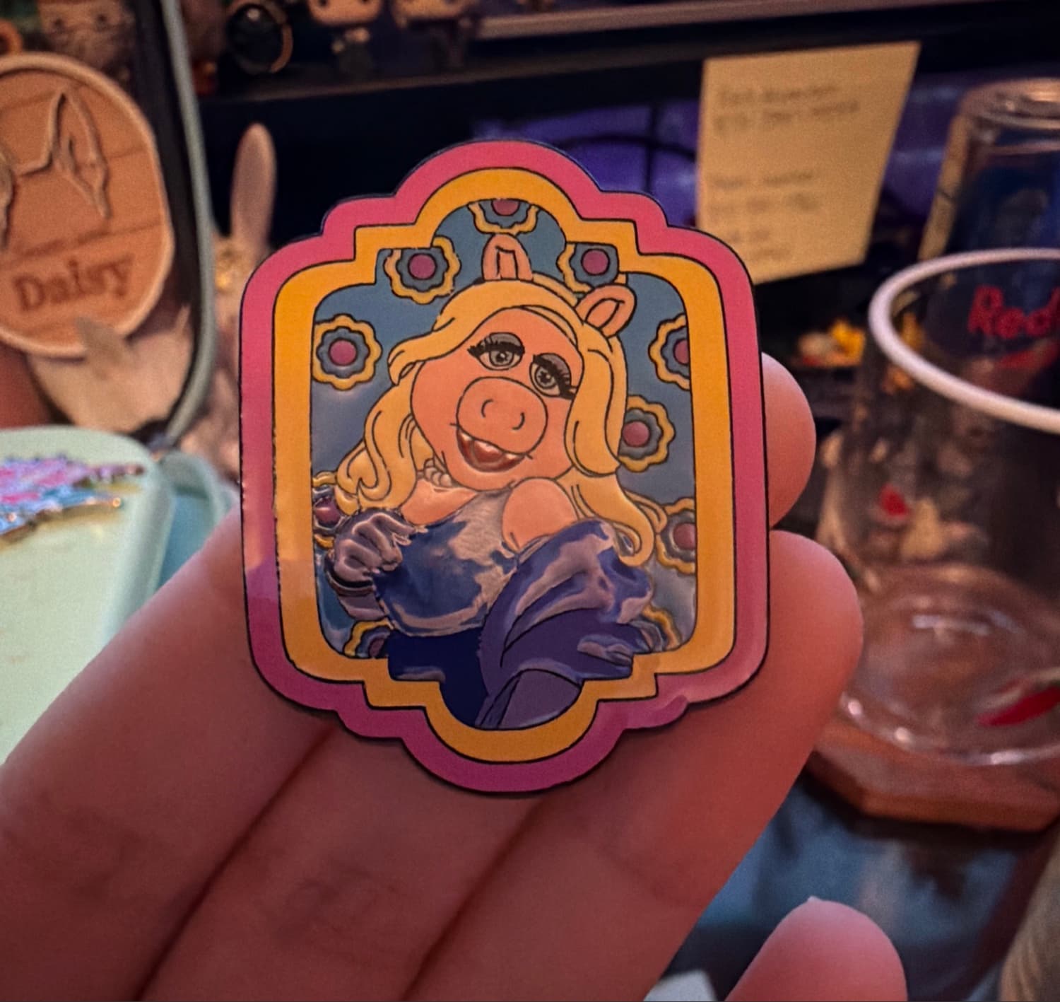 Miss Piggy - The Muppets Framed Characters Blind Box Pin Set front