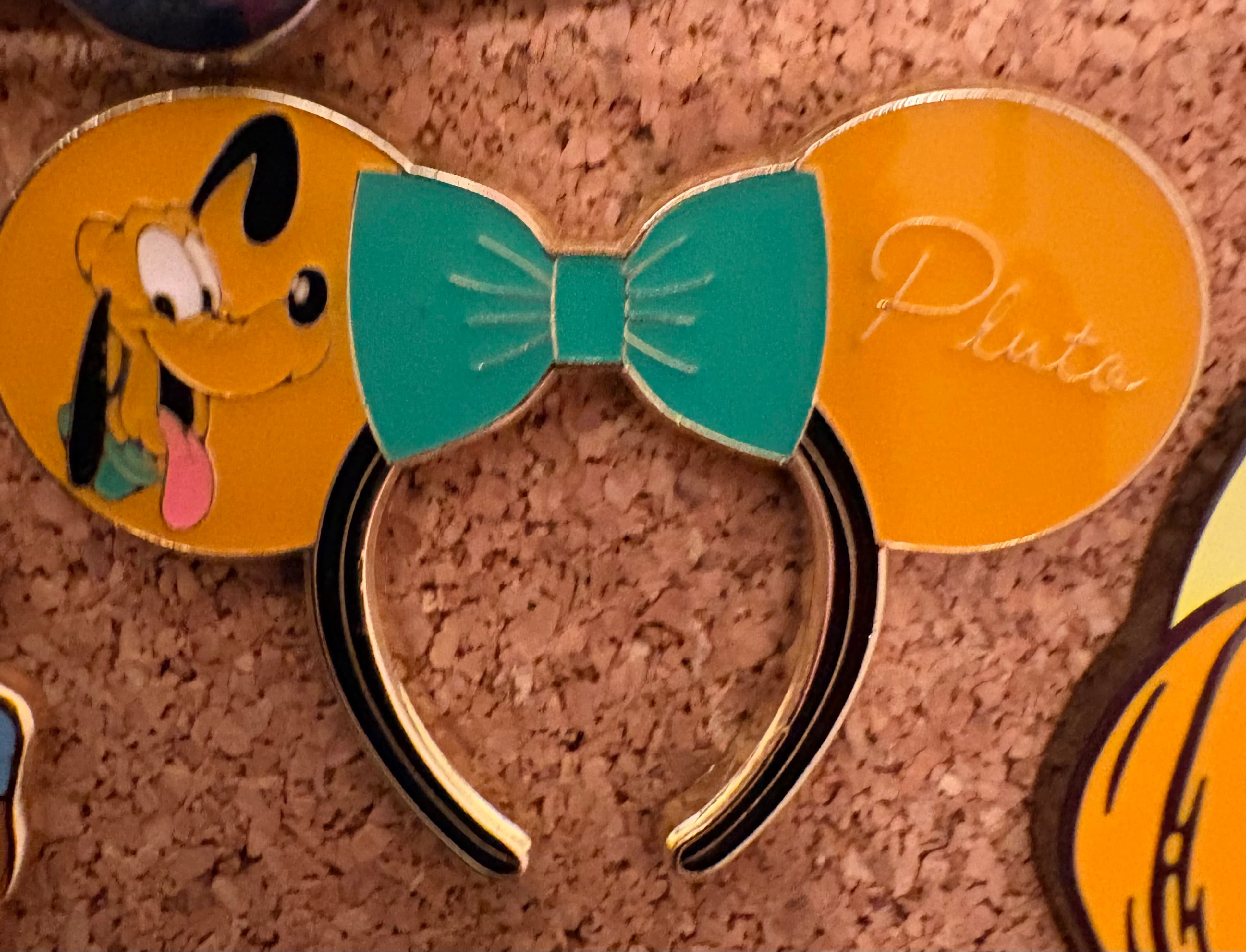 Pluto - Mickey and Friends Ears Set - Mystery Pin front