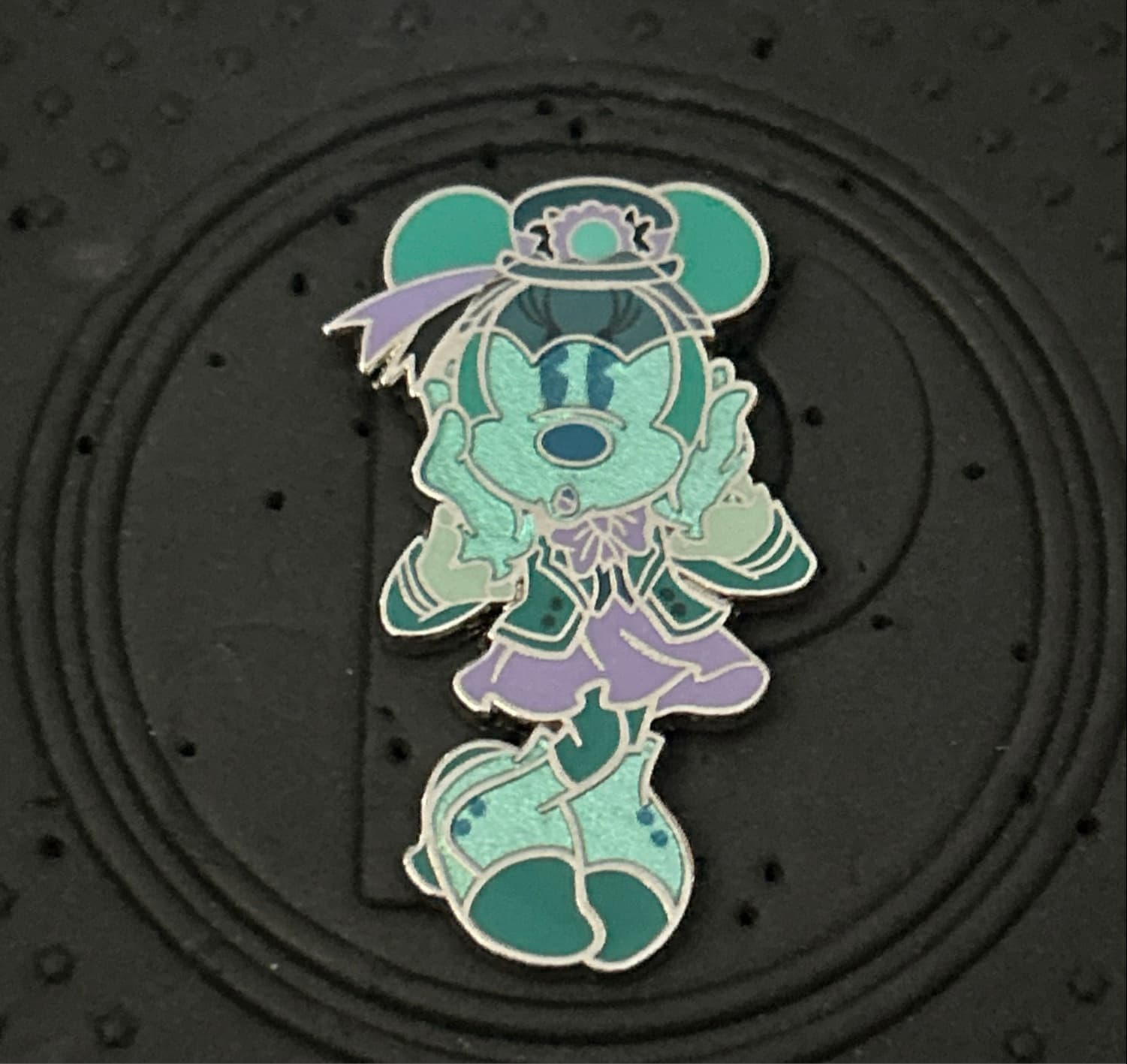 Minnie Mouse: The Main Attraction - The Haunted Mansion (Minnie Only) front