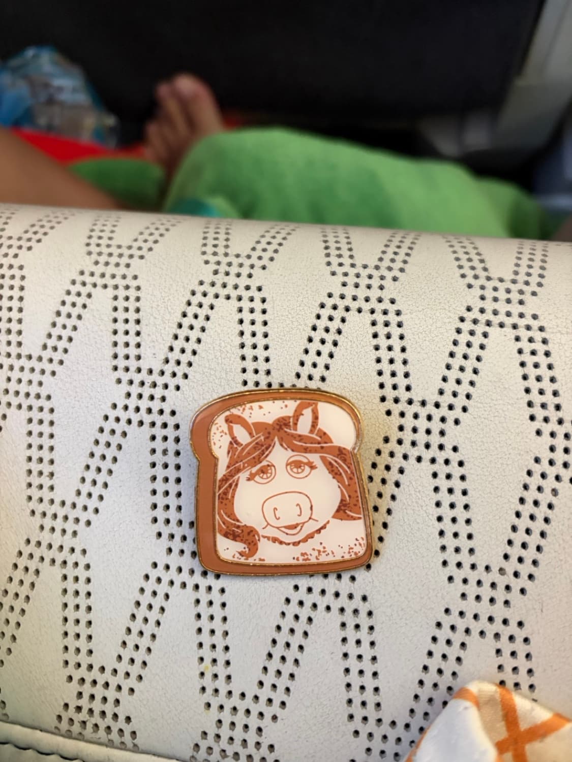 Miss Piggy - HKDL Pin Trading Carnival - Toast Set - 2020 front