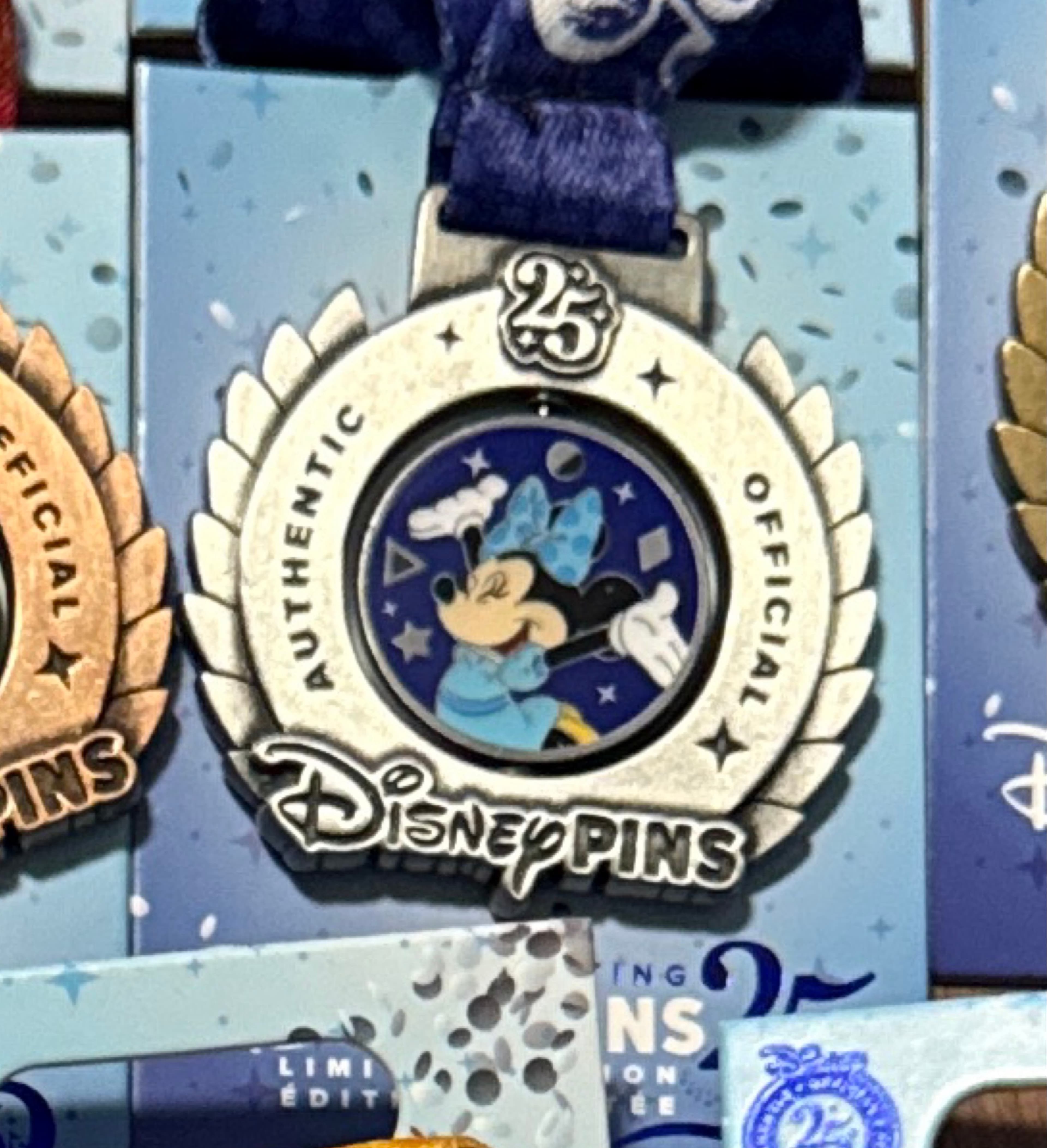 Minnie Mouse / Completist Spinner as a Medal - Celebrating Disney Pins 25: Medals front
