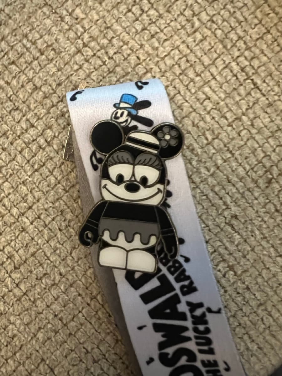 Minnie Mouse - Good (2010 Hidden Mickey Pin) front