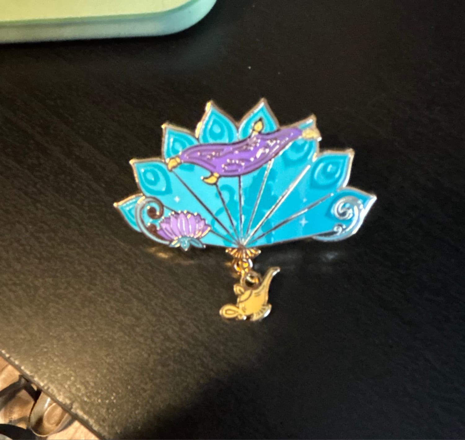 Disney Princess Fan Dangling Charm Pin - Jasmine front