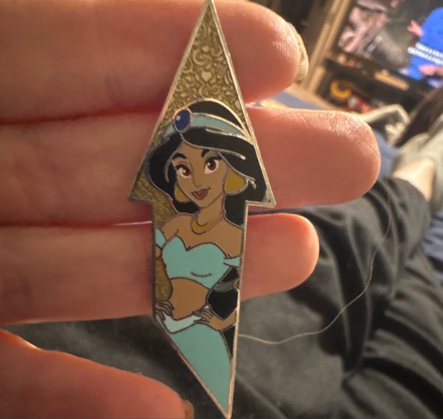 Jasmine Castle Puzzle Piece Arrow front